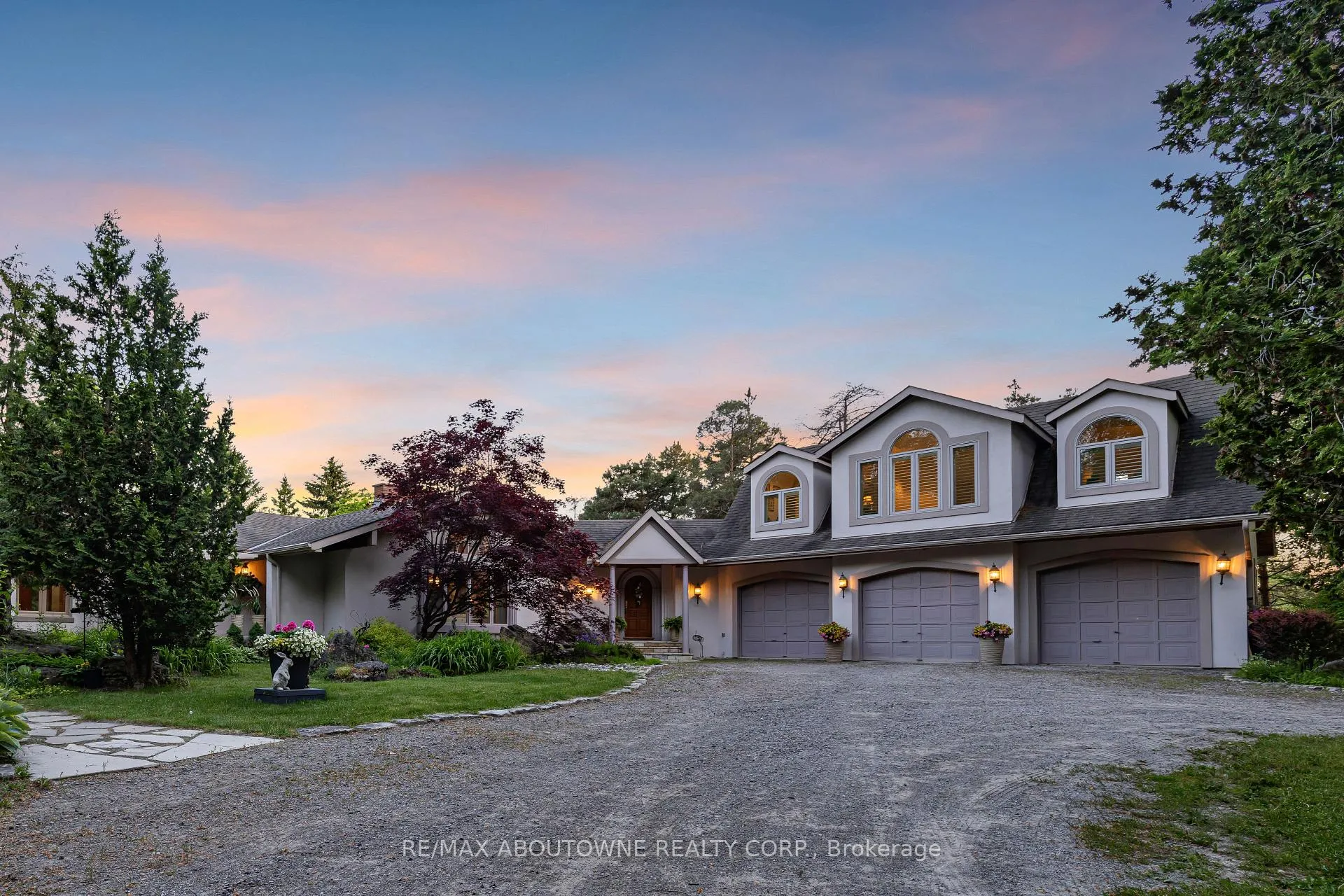 Photo 5 of 2360 8 Side Road, Burlington, Rural Burlington — HOMEH