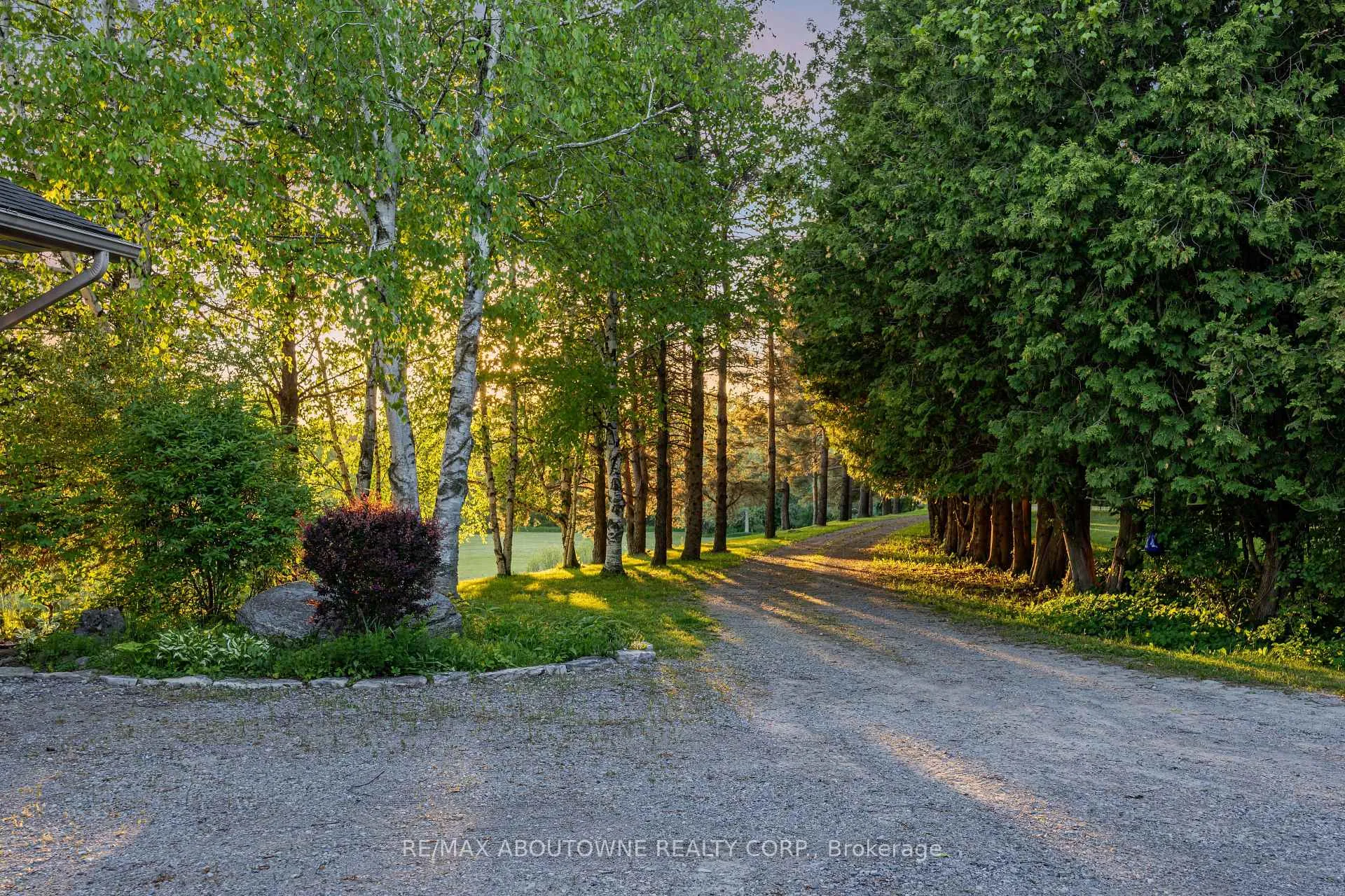 Photo 9 of 2360 8 Side Road, Burlington, Rural Burlington — HOMEH