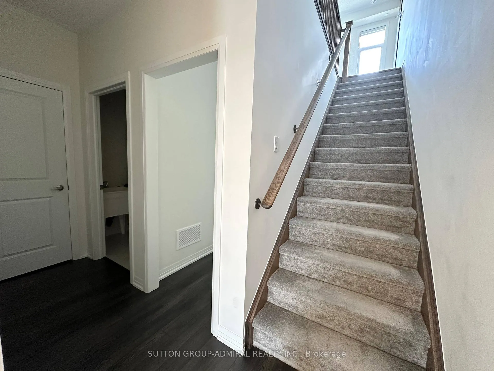 Photo 2 of 11 Saigen Lane, Markham, Cedar Grove — HOMEH