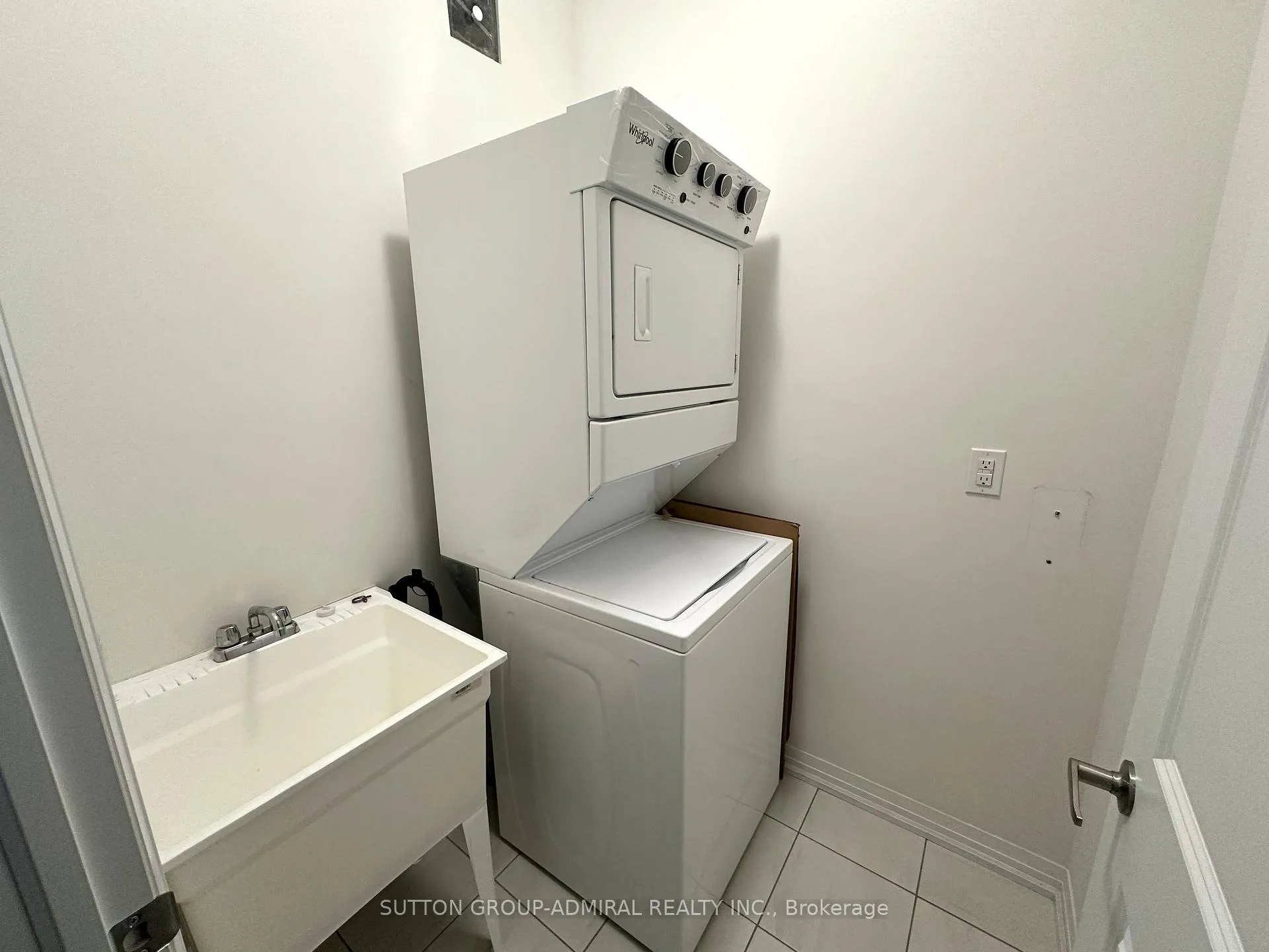 Photo 5 of 11 Saigen Lane, Markham, Cedar Grove — HOMEH