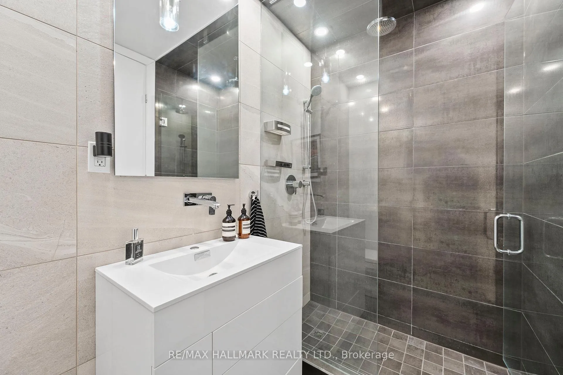 Photo 20 of Unit 706, 20 Stewart Street, Toronto, Waterfront Communities — HOMEH