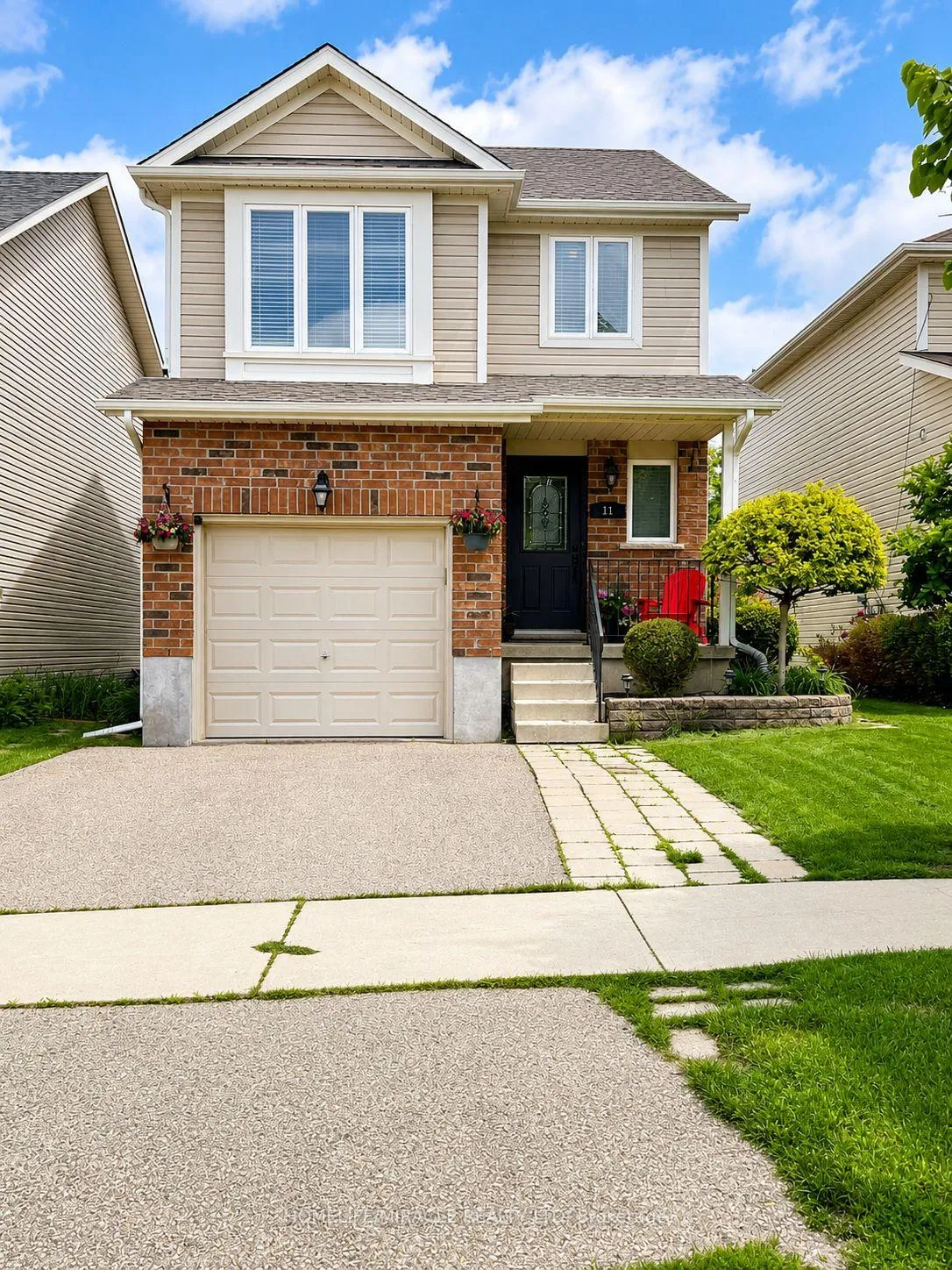 Photo 1 of 11 Reistview Street, Kitchener, Larentian West — HOMEH