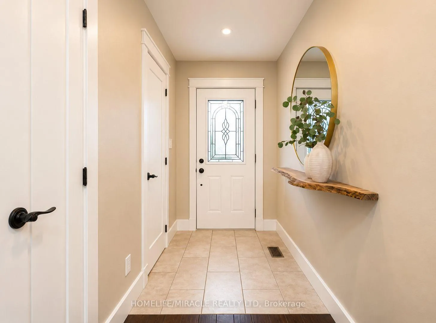 Photo 2 of 11 Reistview Street, Kitchener, Larentian West — HOMEH