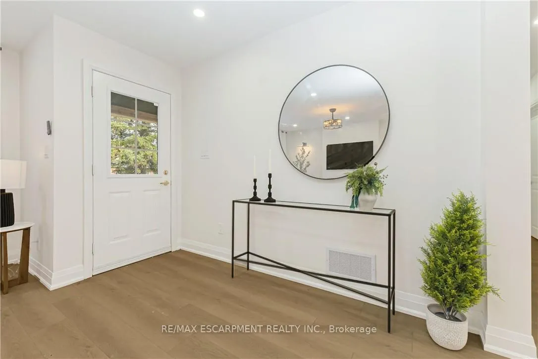 Photo 3 of 487 East 37th Street, Hamilton, Macassa — HOMEH