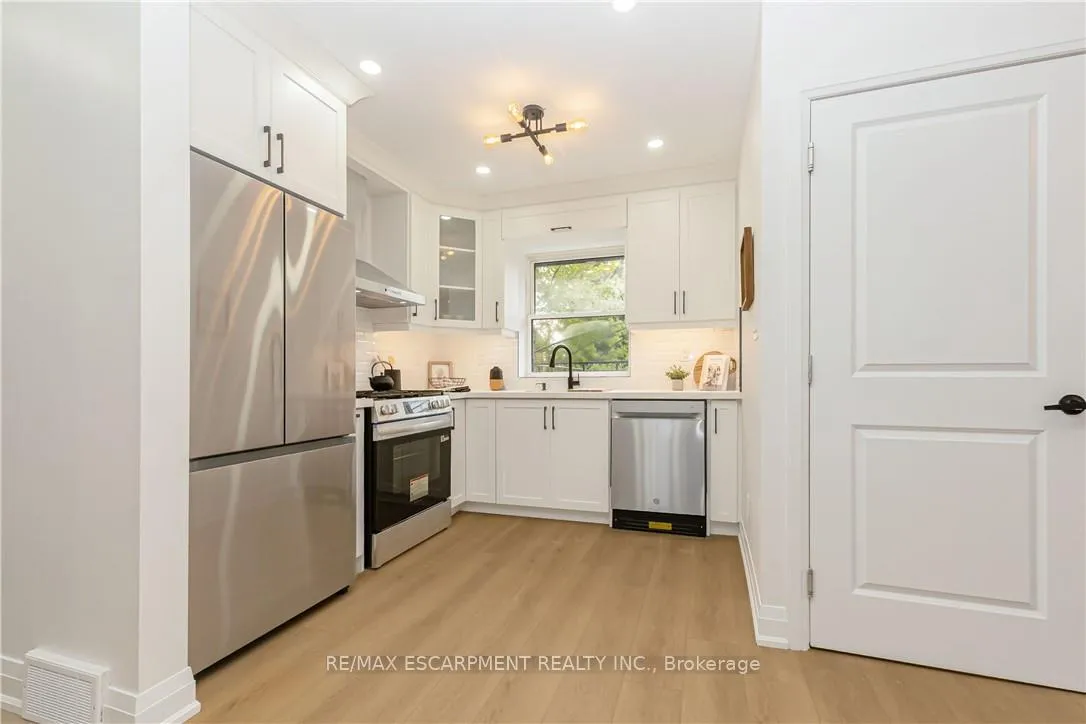 Photo 9 of 487 East 37th Street, Hamilton, Macassa — HOMEH
