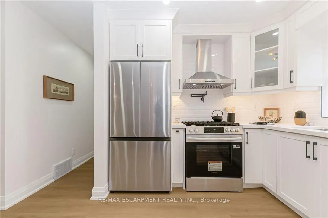 Photo 10 of 487 East 37th Street, Hamilton, Macassa — HOMEH