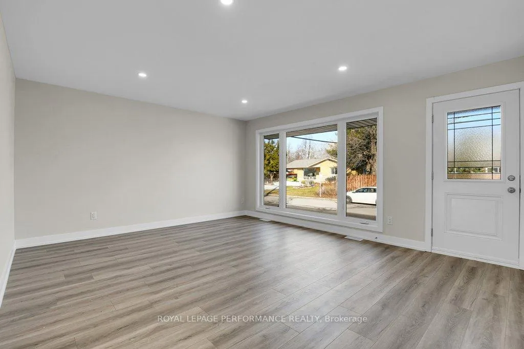 Photo 3 of 624 Clarke Avenue, Ottawa, Castle Heights/Rideau High — HOMEH