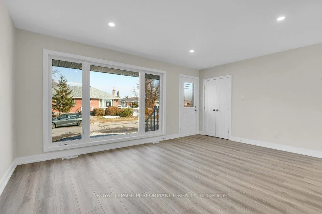 Photo 4 of 624 Clarke Avenue, Ottawa, Castle Heights/Rideau High — HOMEH
