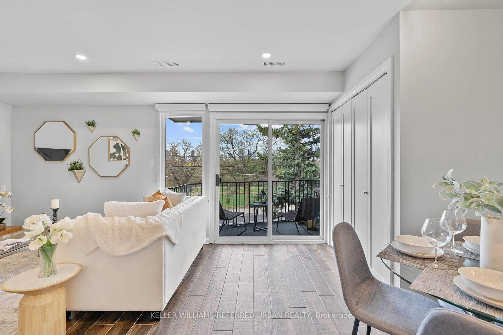 Photo 9 of Unit 4, 2 Withrow Avenue, Toronto, North Riverdale — HOMEH