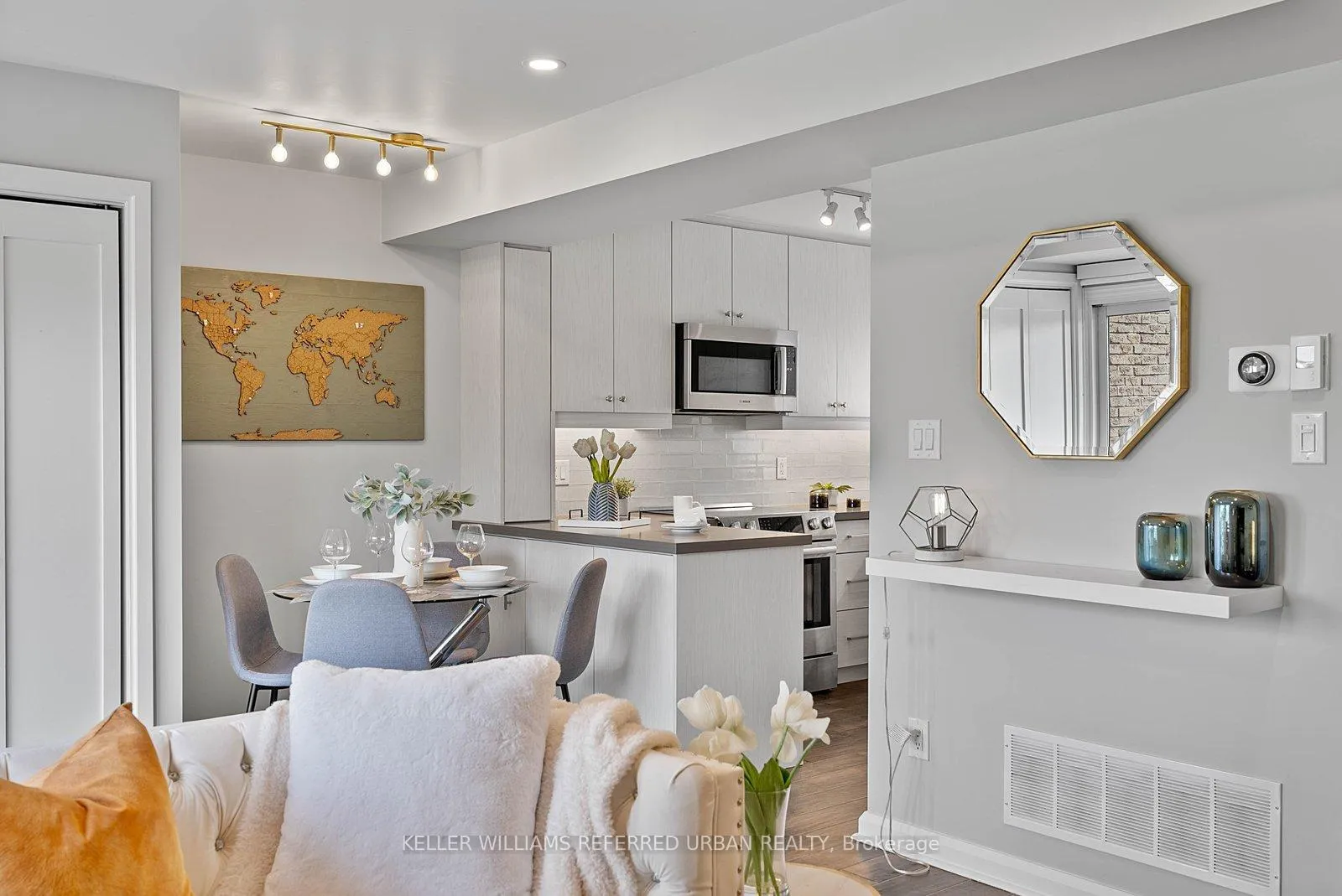 Photo 10 of Unit 4, 2 Withrow Avenue, Toronto, North Riverdale — HOMEH
