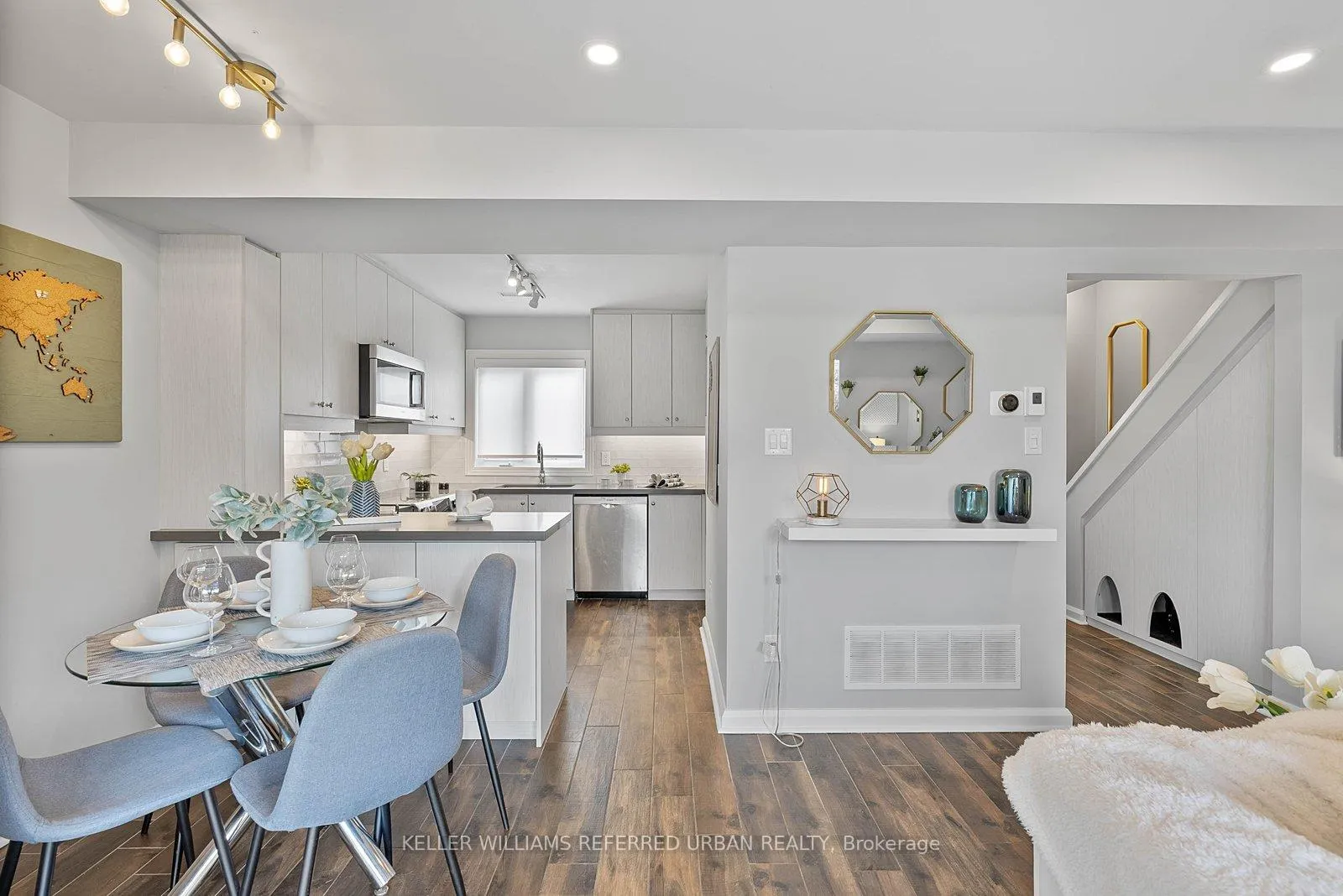Photo 11 of Unit 4, 2 Withrow Avenue, Toronto, North Riverdale — HOMEH