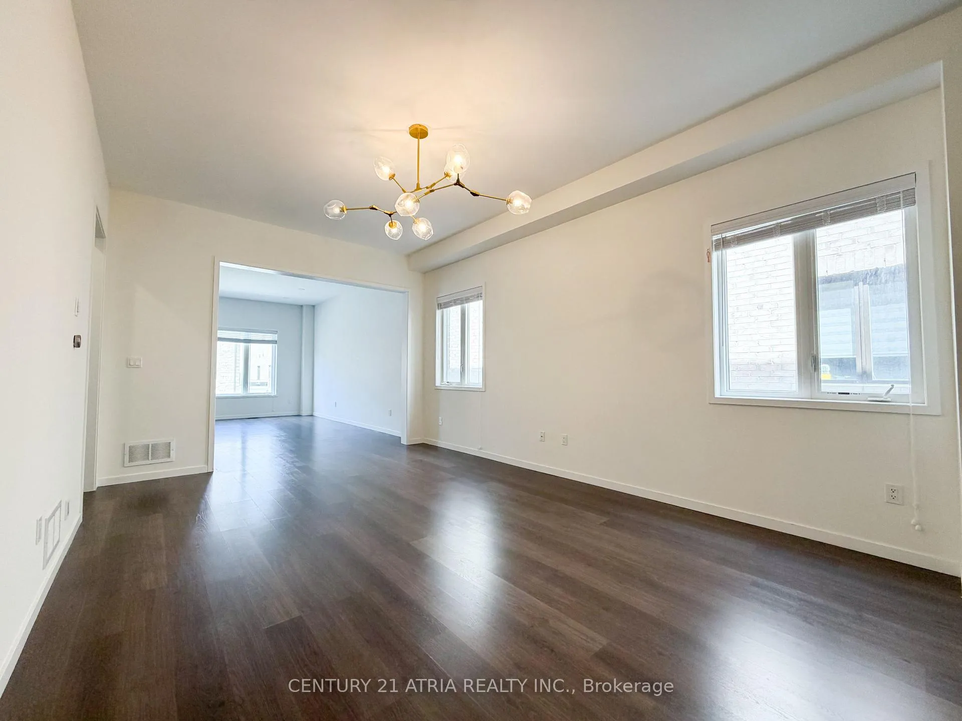Photo 3 of 405 Elyse Court, Aurora, Bayview Northeast — HOMEH