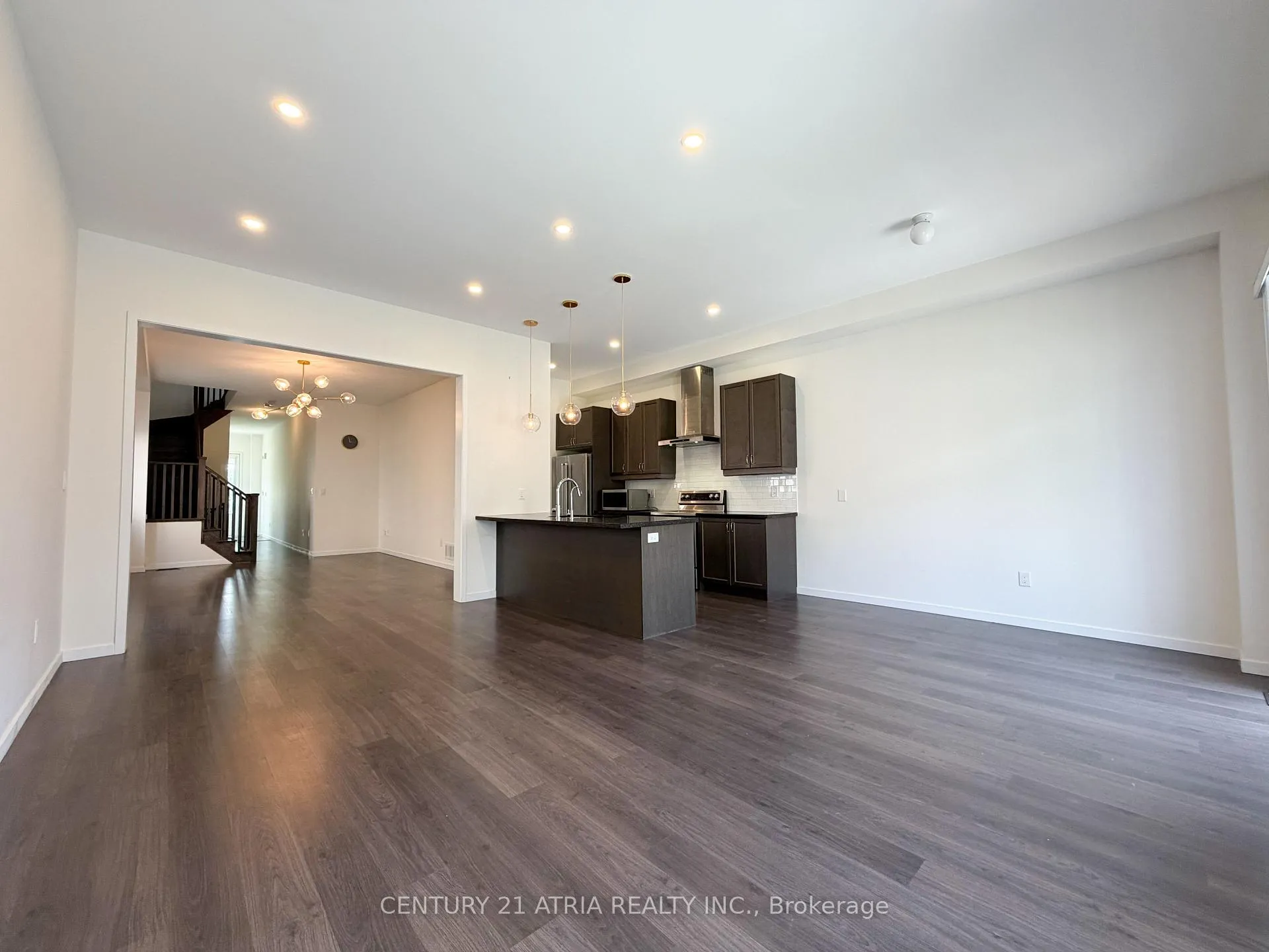 Photo 5 of 405 Elyse Court, Aurora, Bayview Northeast — HOMEH
