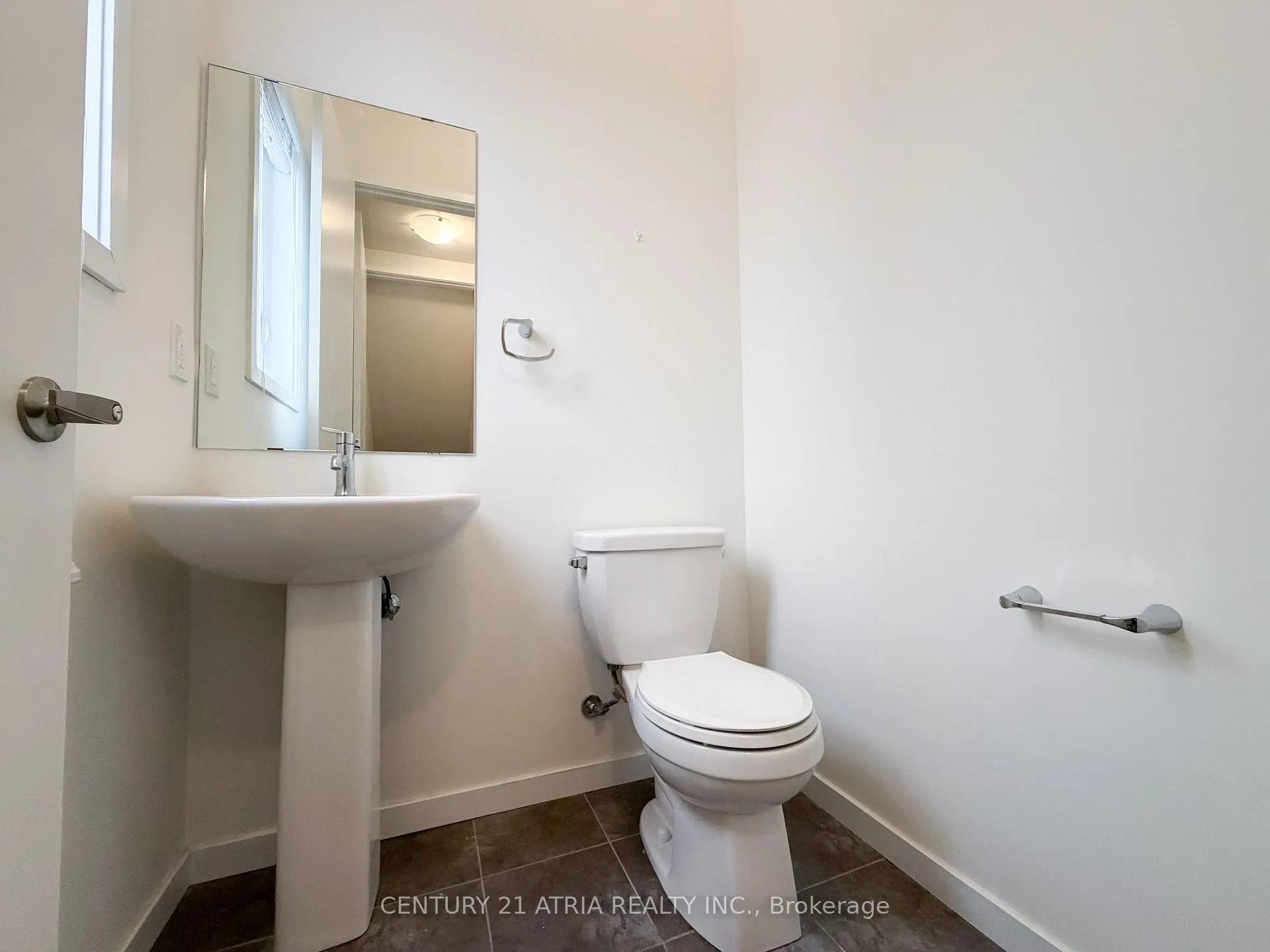 Photo 10 of 405 Elyse Court, Aurora, Bayview Northeast — HOMEH