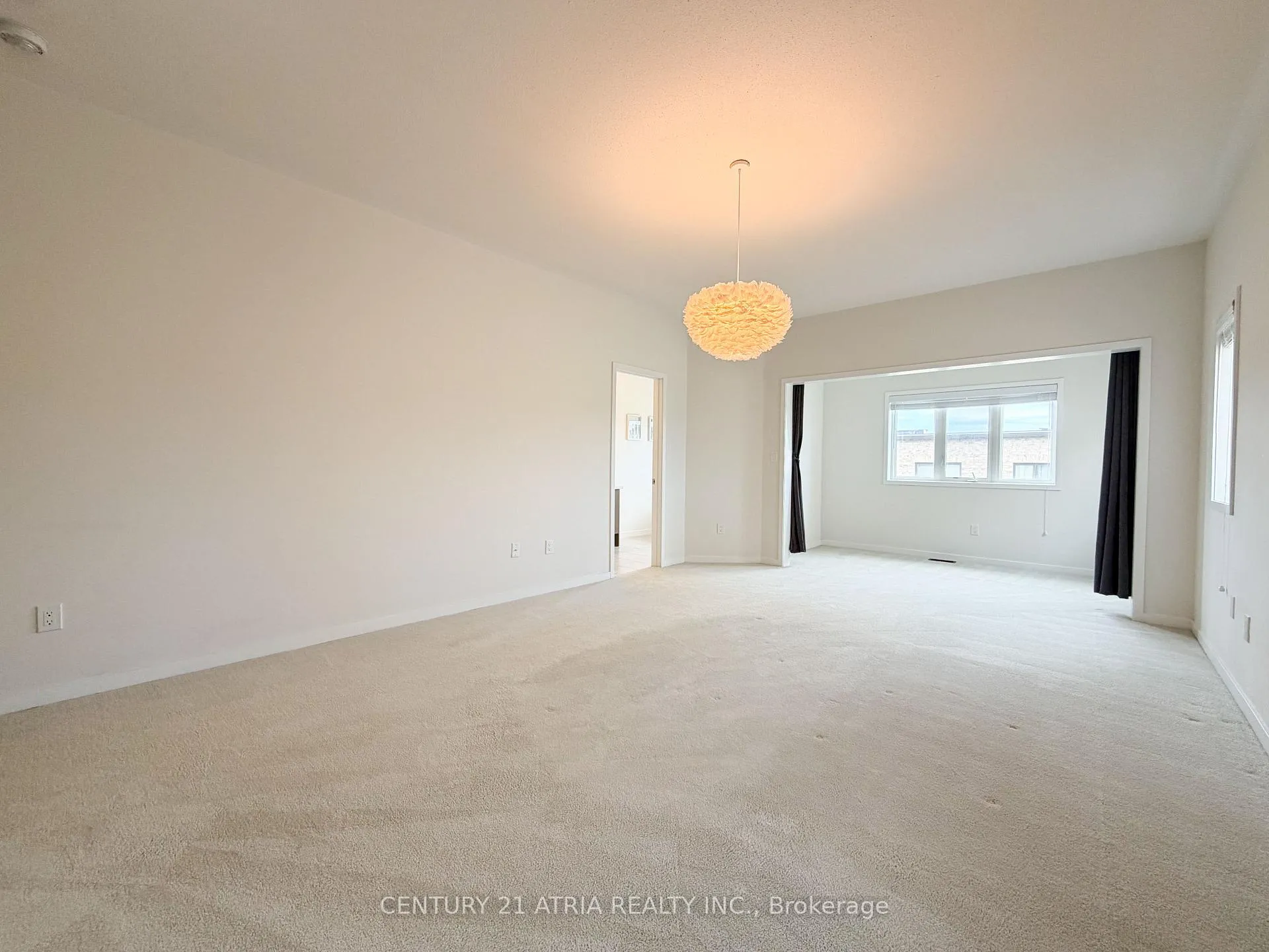 Photo 12 of 405 Elyse Court, Aurora, Bayview Northeast — HOMEH