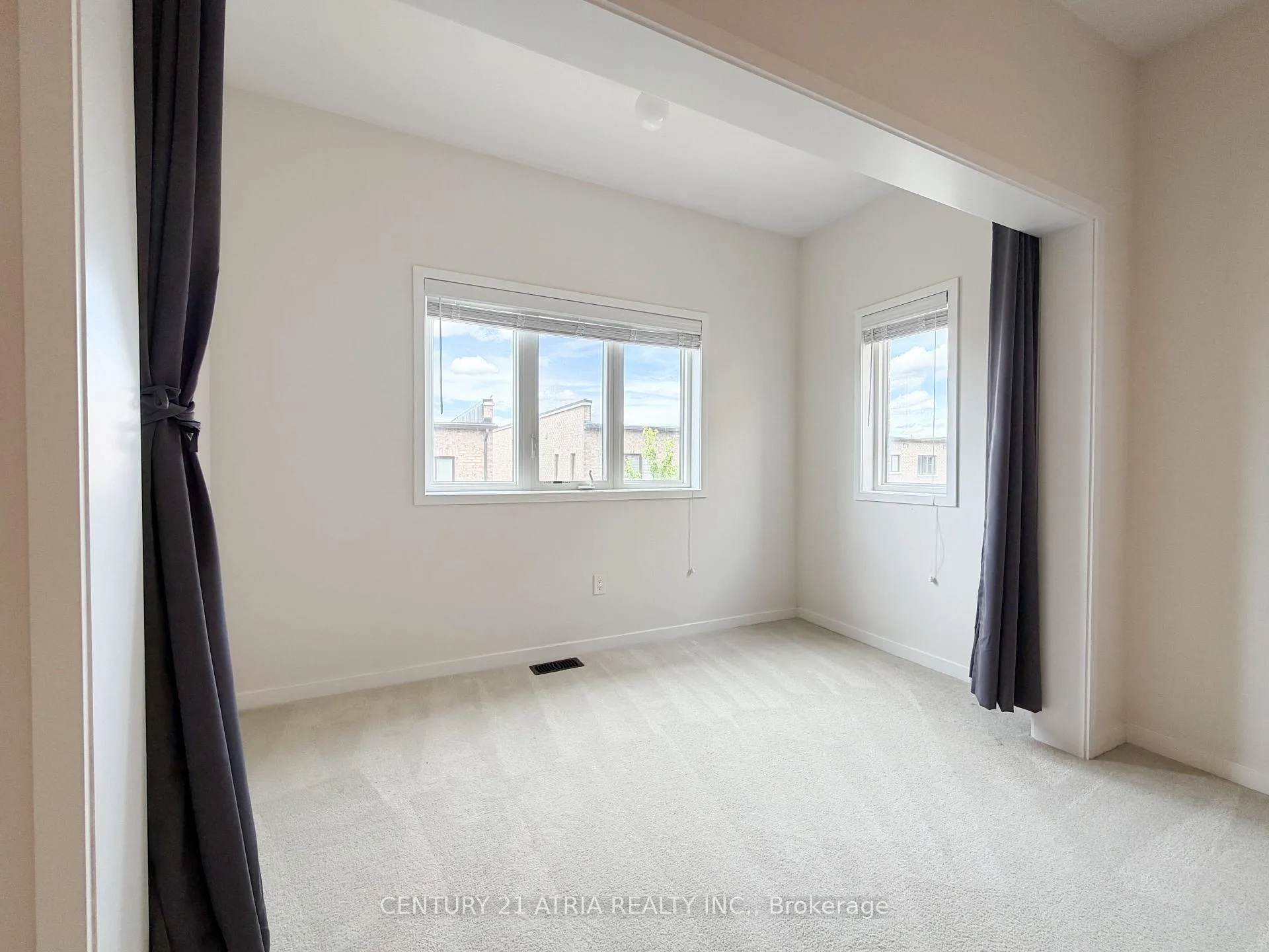 Photo 14 of 405 Elyse Court, Aurora, Bayview Northeast — HOMEH