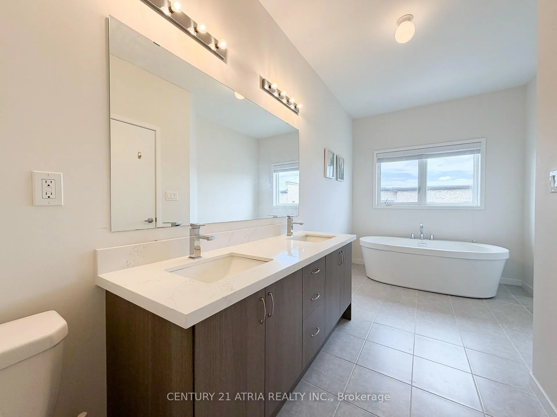 Photo 16 of 405 Elyse Court, Aurora, Bayview Northeast — HOMEH