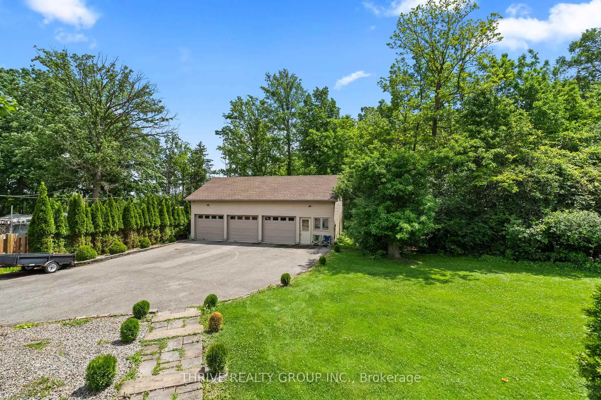 Photo 2 of 255 Ridgewood Crescent, London, South D — HOMEH