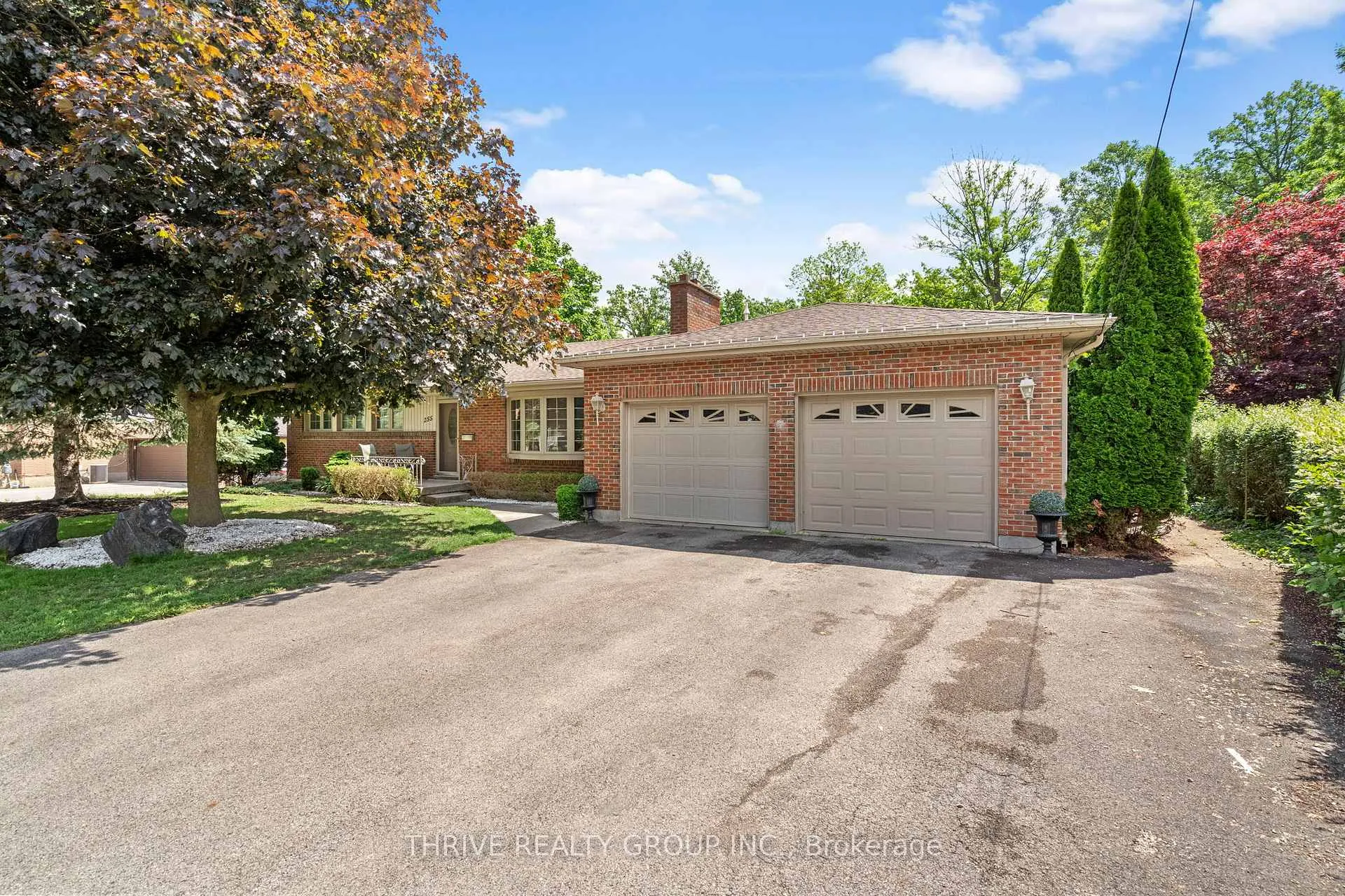 Photo 3 of 255 Ridgewood Crescent, London, South D — HOMEH