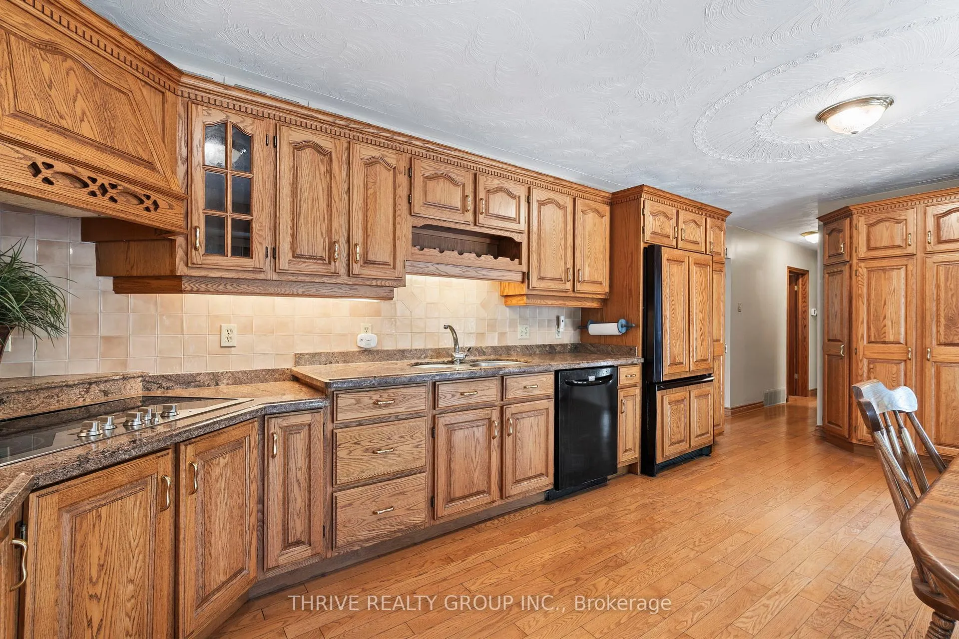 Photo 12 of 255 Ridgewood Crescent, London, South D — HOMEH
