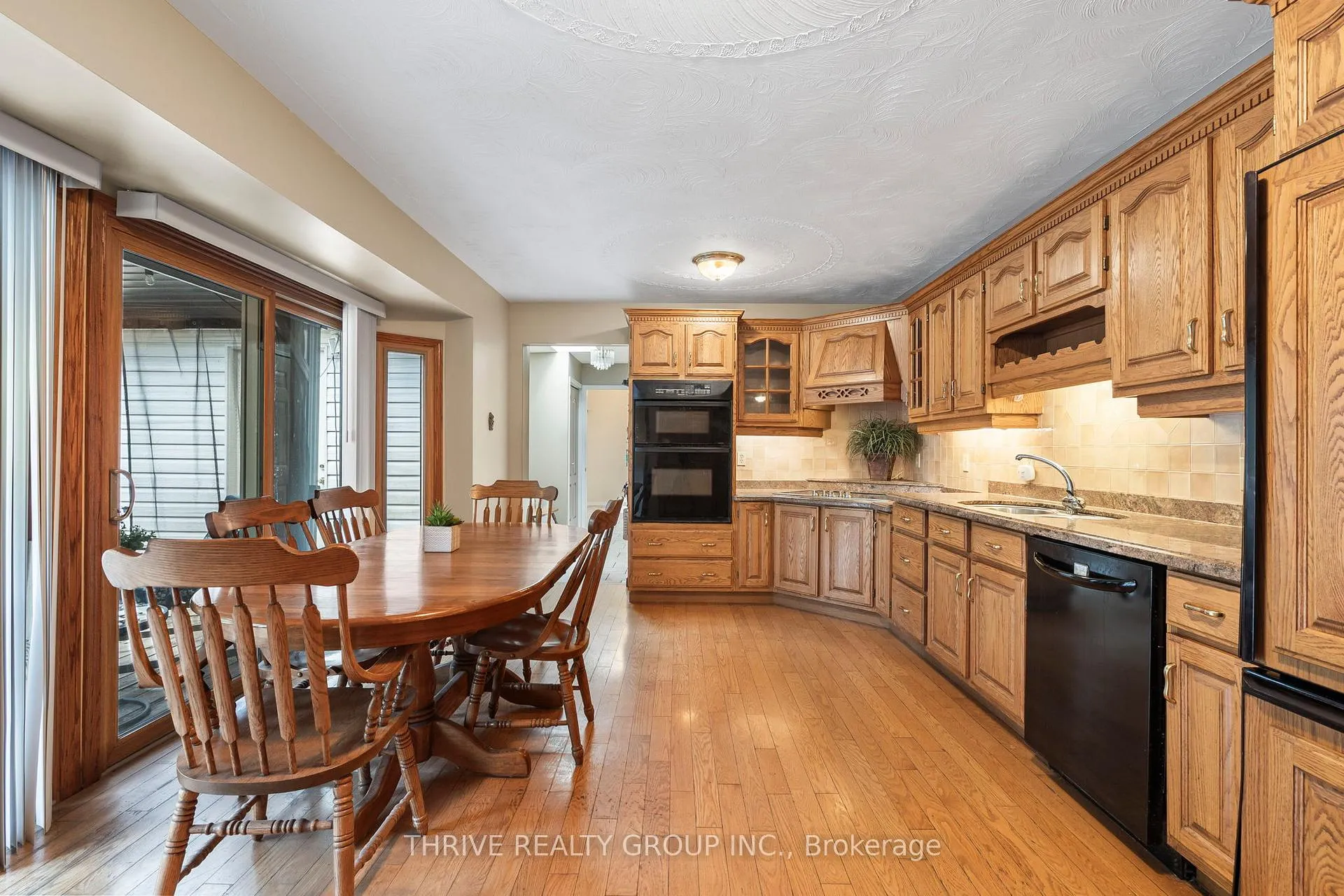 Photo 13 of 255 Ridgewood Crescent, London, South D — HOMEH