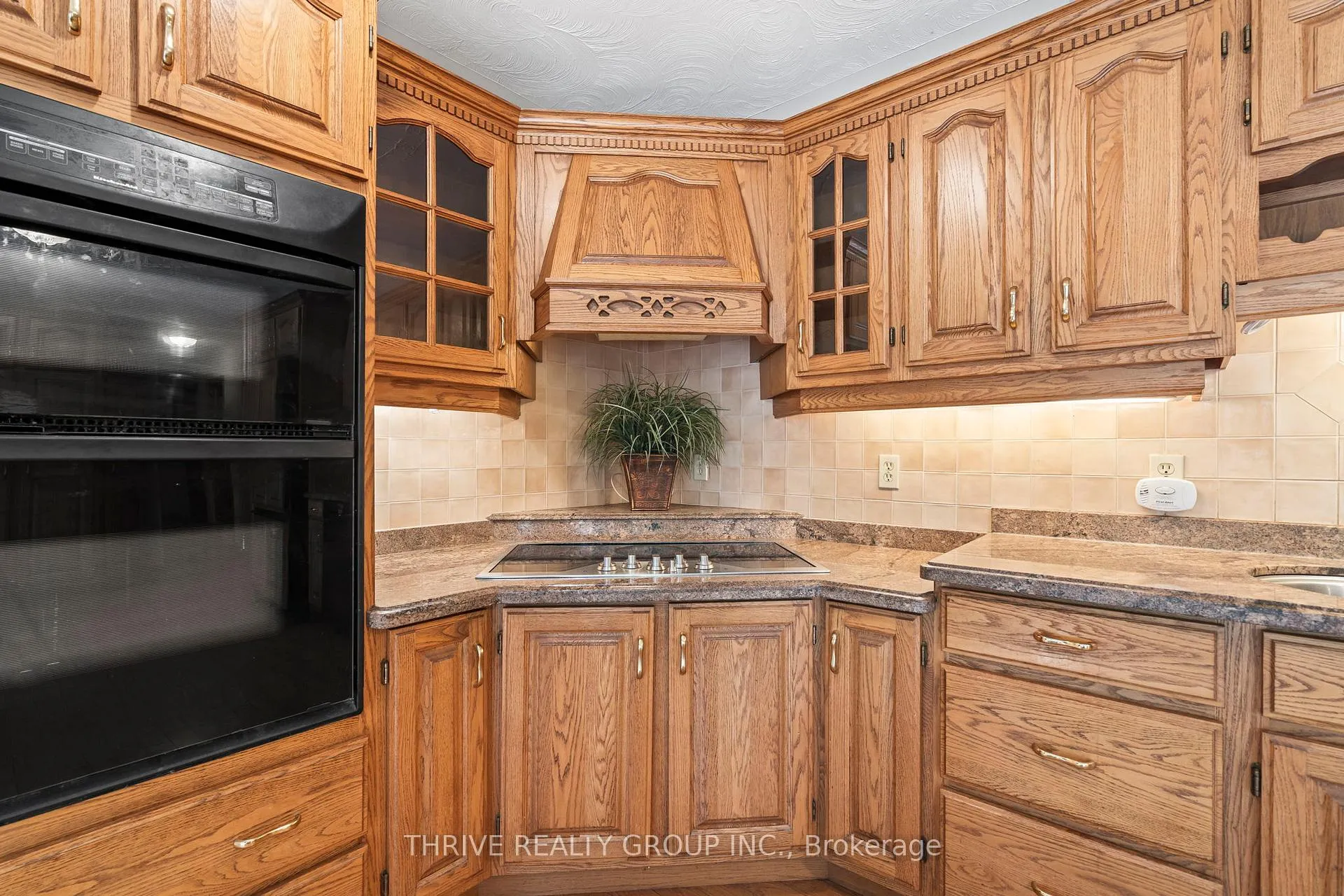 Photo 15 of 255 Ridgewood Crescent, London, South D — HOMEH
