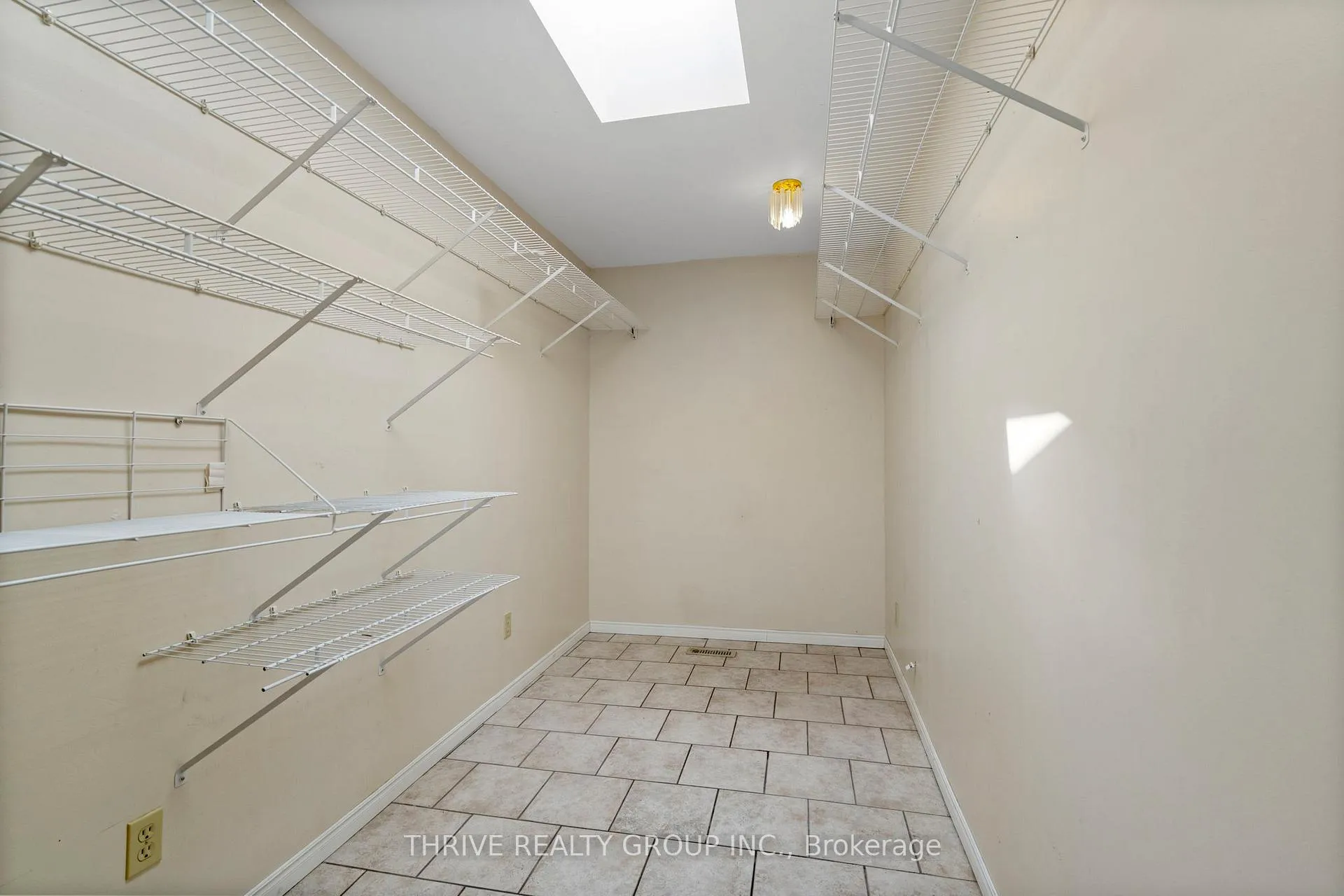 Photo 22 of 255 Ridgewood Crescent, London, South D — HOMEH