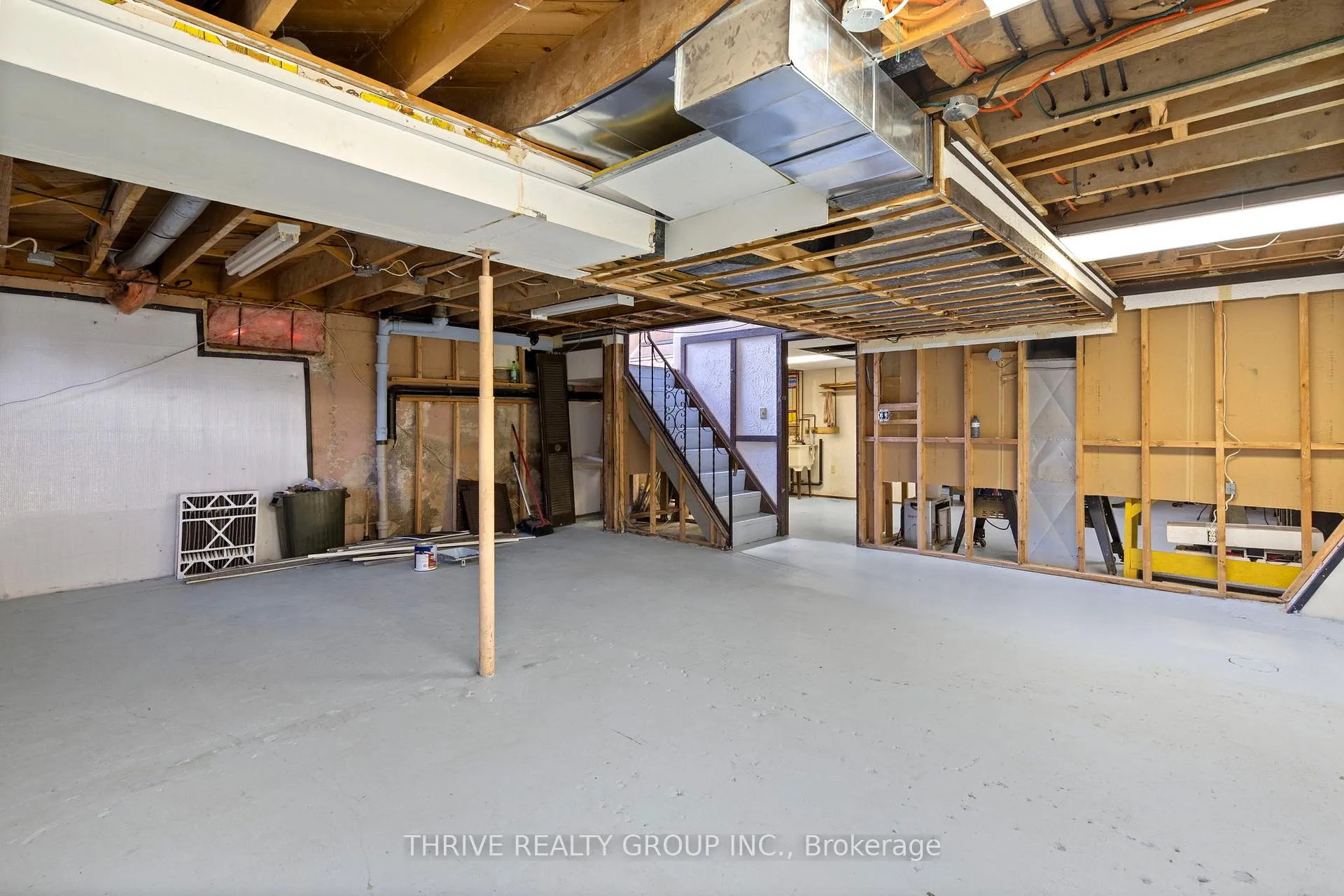 Photo 30 of 255 Ridgewood Crescent, London, South D — HOMEH
