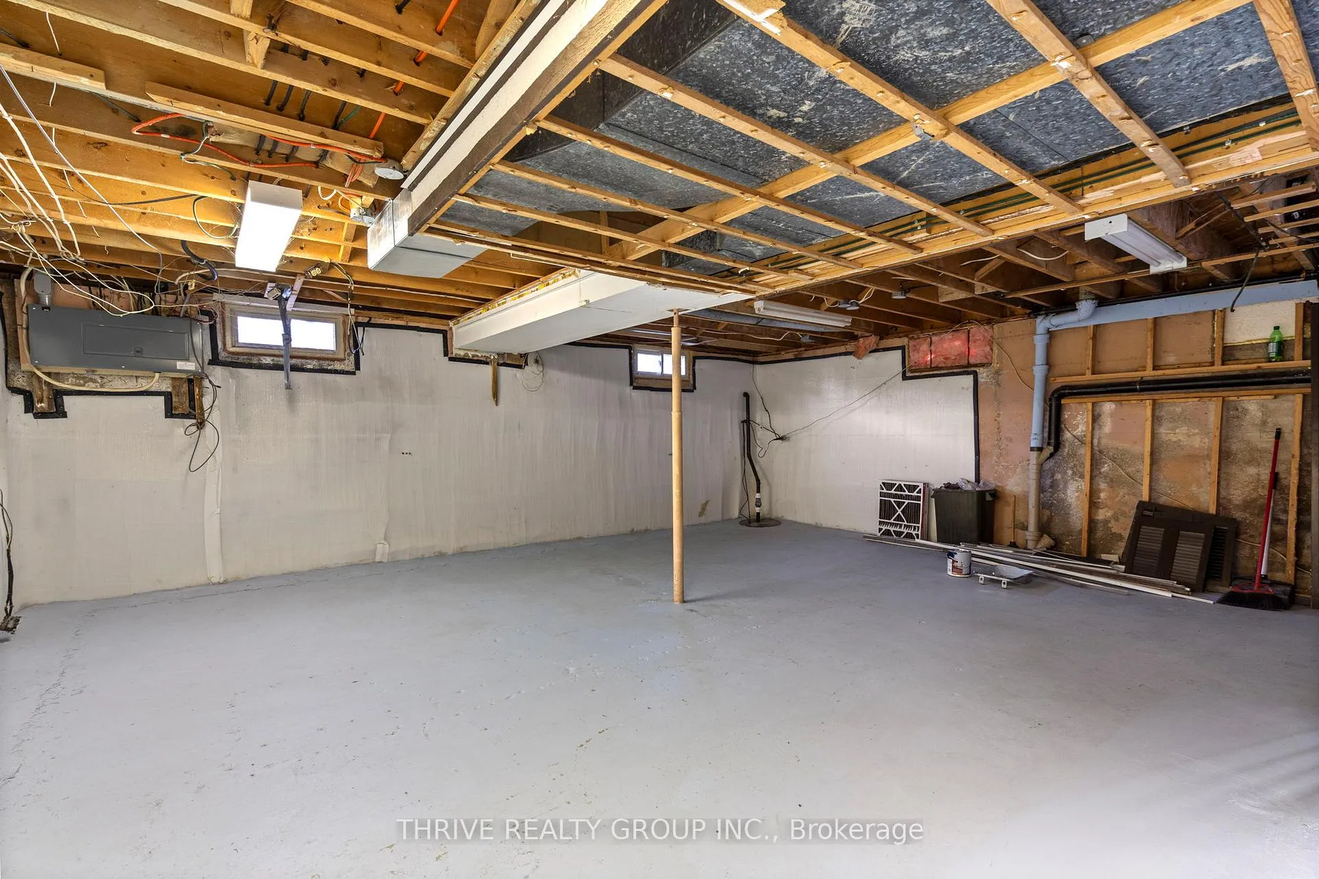 Photo 32 of 255 Ridgewood Crescent, London, South D — HOMEH