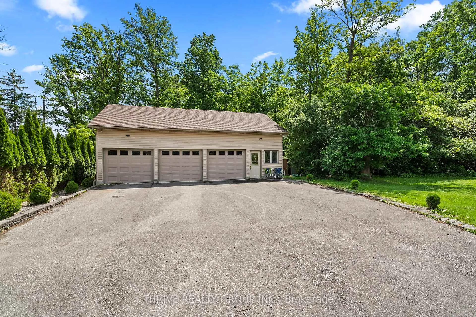 Photo 39 of 255 Ridgewood Crescent, London, South D — HOMEH