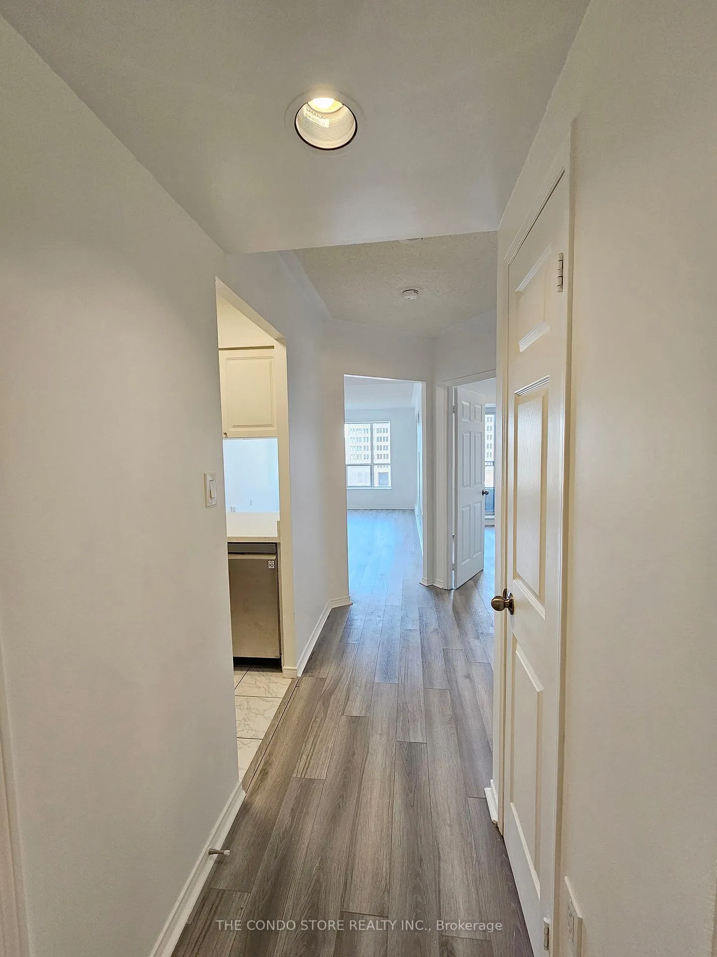 Photo 4 of Unit 711, 887 Bay Street, Toronto, Bay Street Corridor — HOMEH