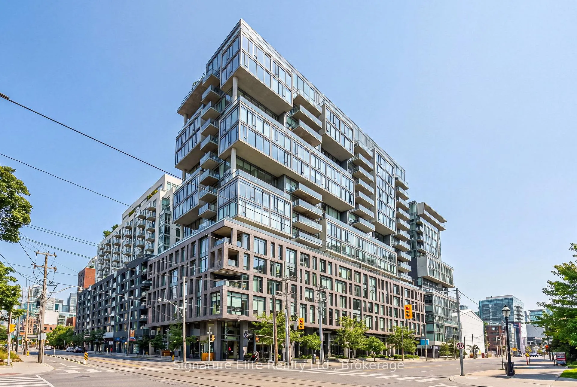 Photo 2 of Unit 1316, 111 Bathurst Street, Toronto, Niagara — HOMEH