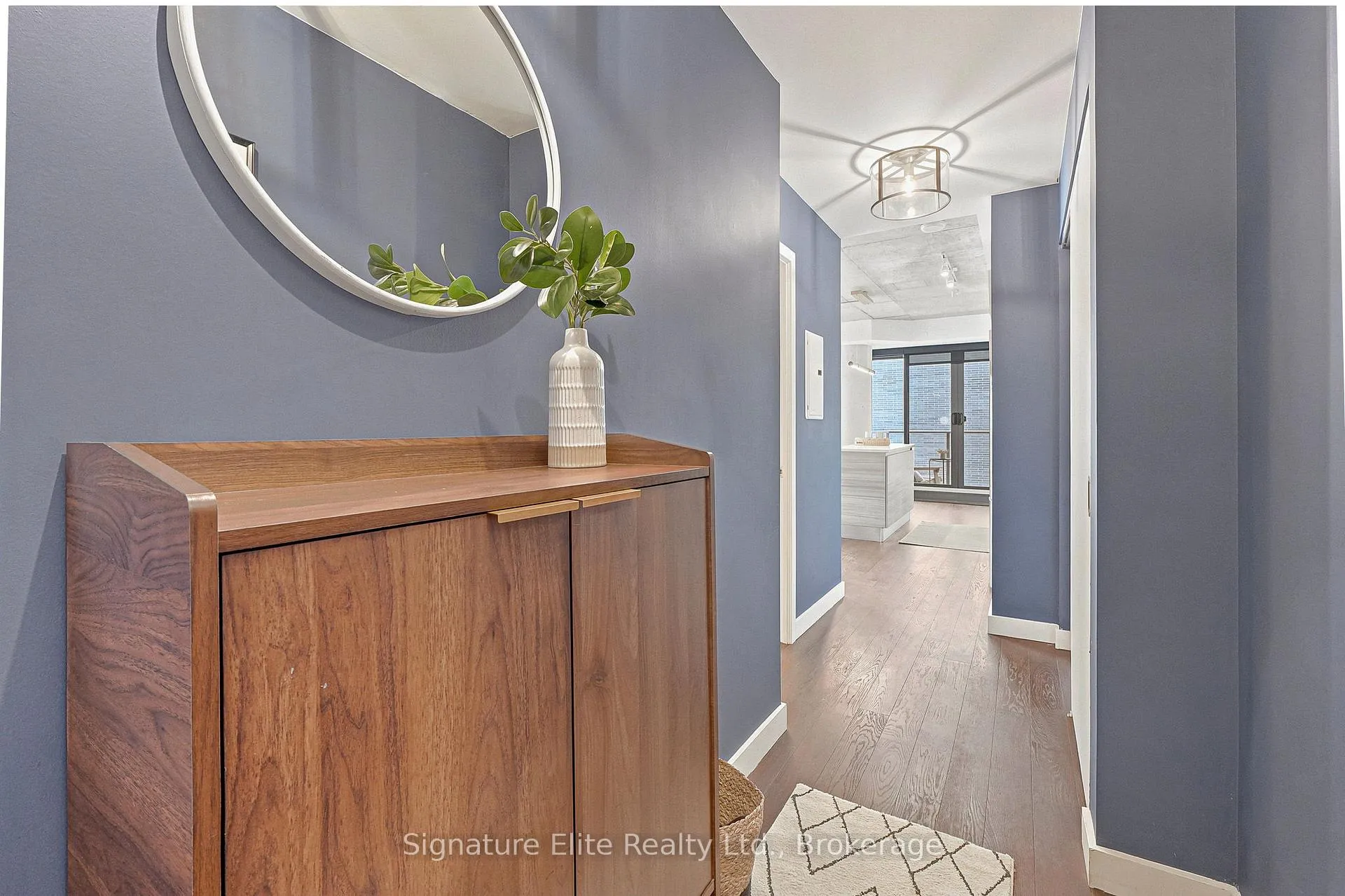 Photo 4 of Unit 1316, 111 Bathurst Street, Toronto, Niagara — HOMEH