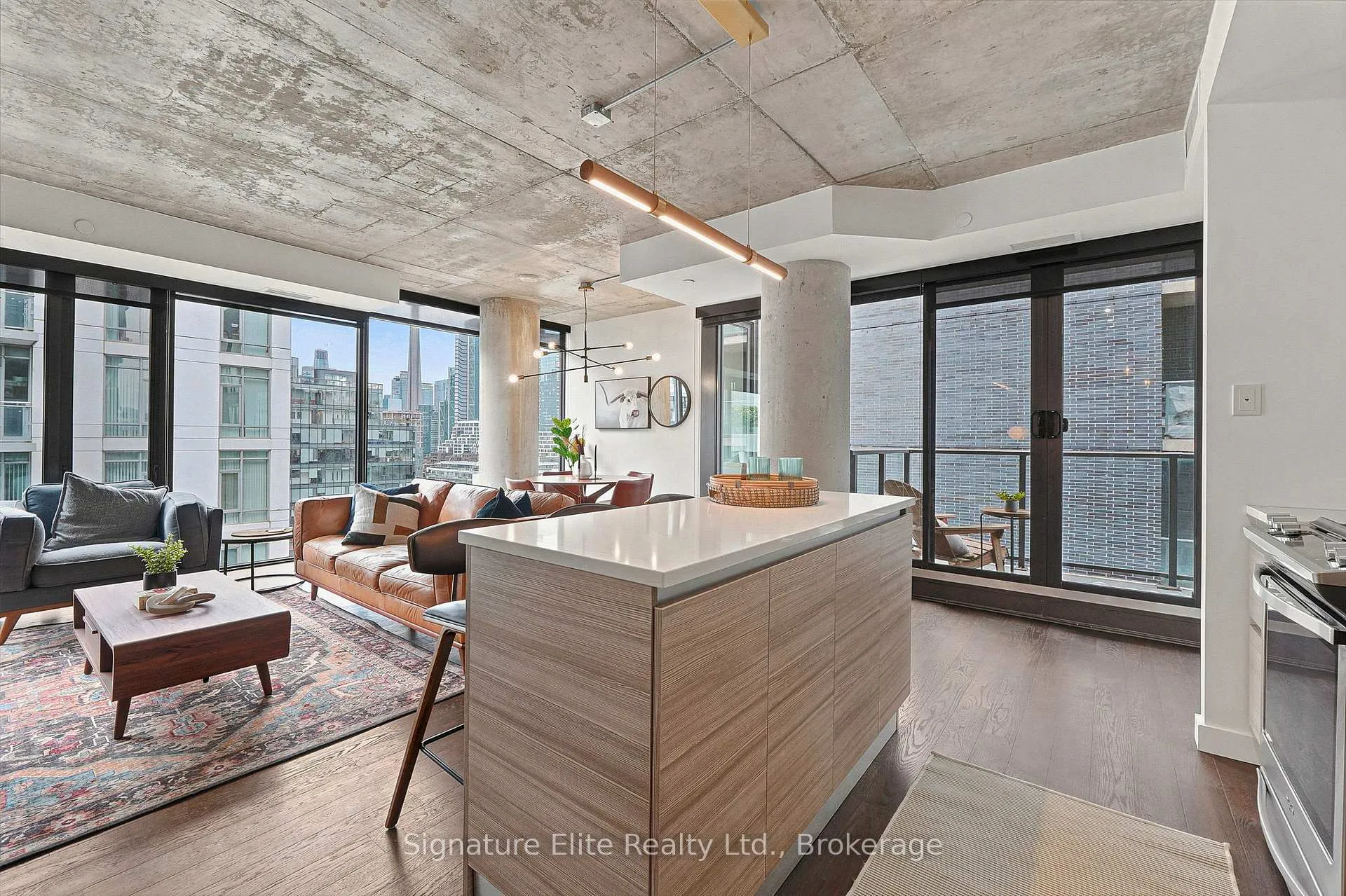 Photo 5 of Unit 1316, 111 Bathurst Street, Toronto, Niagara — HOMEH