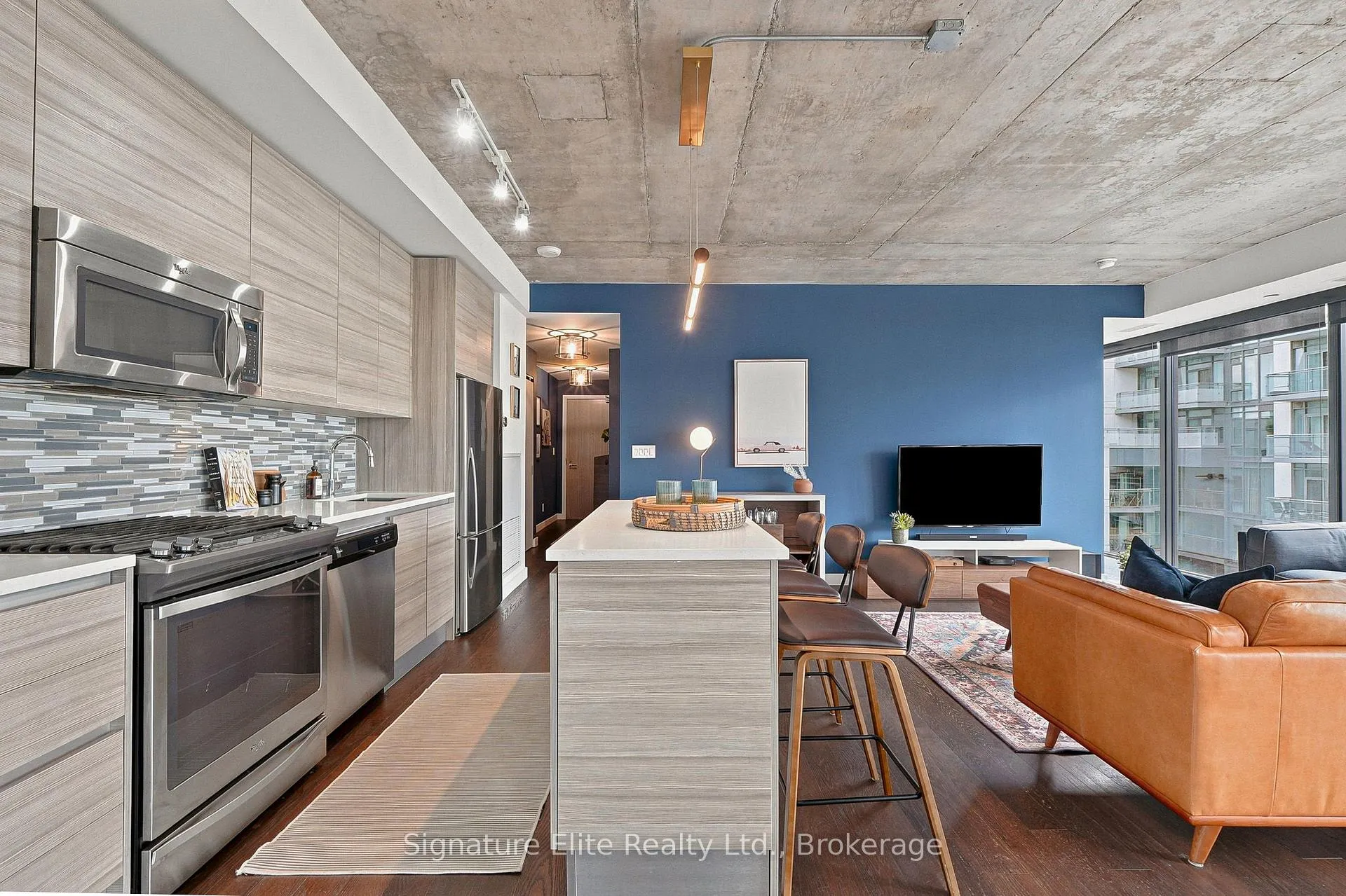 Photo 10 of Unit 1316, 111 Bathurst Street, Toronto, Niagara — HOMEH