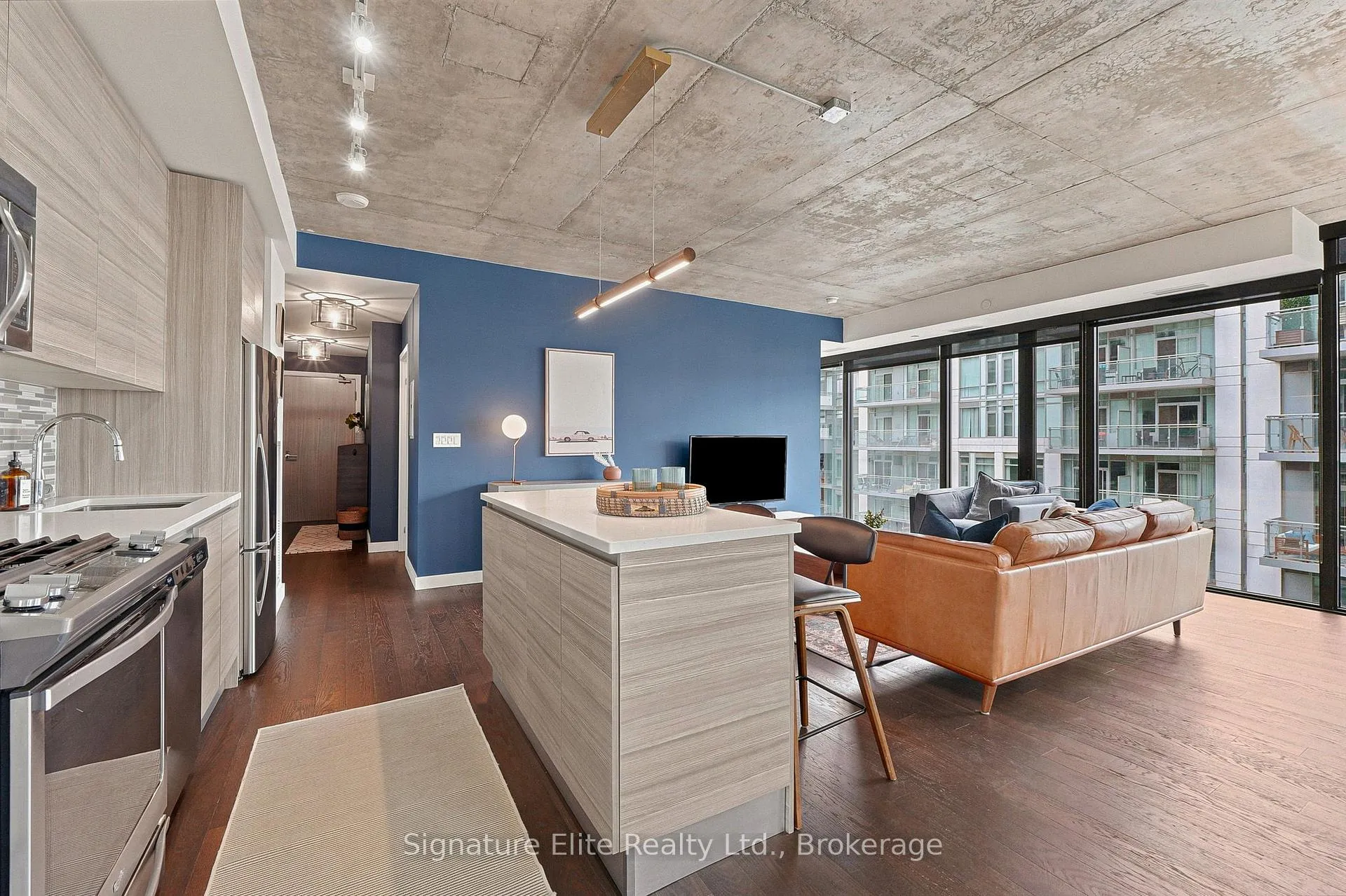 Photo 11 of Unit 1316, 111 Bathurst Street, Toronto, Niagara — HOMEH
