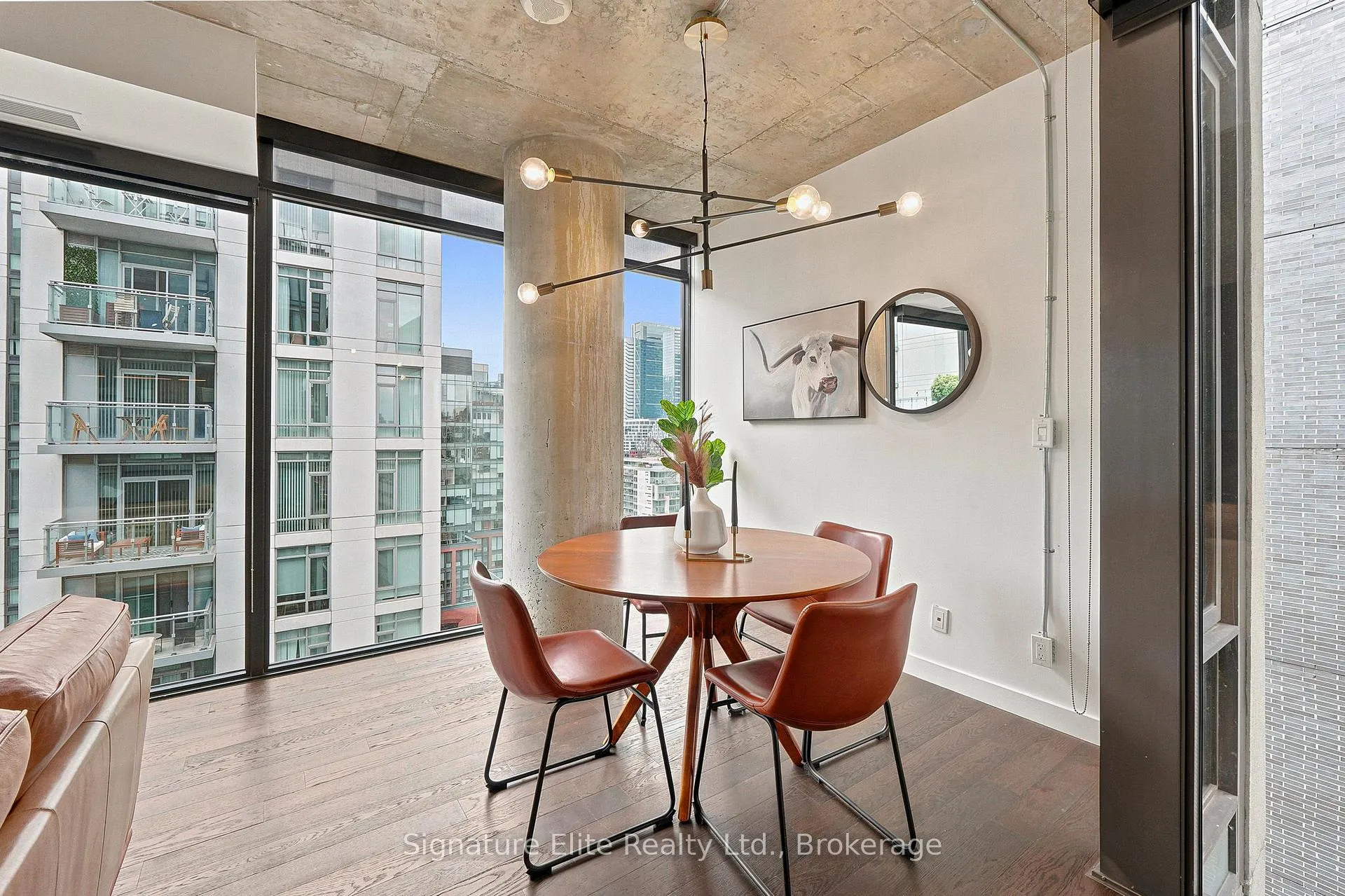 Photo 12 of Unit 1316, 111 Bathurst Street, Toronto, Niagara — HOMEH