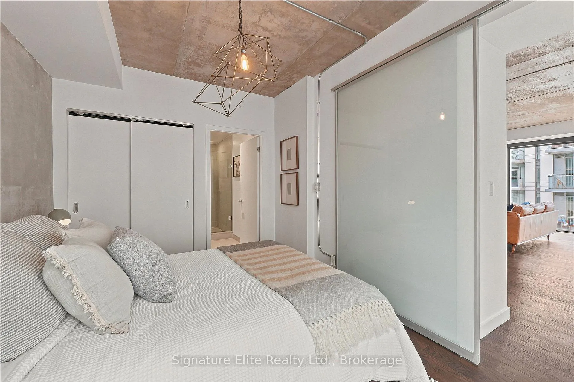 Photo 26 of Unit 1316, 111 Bathurst Street, Toronto, Niagara — HOMEH
