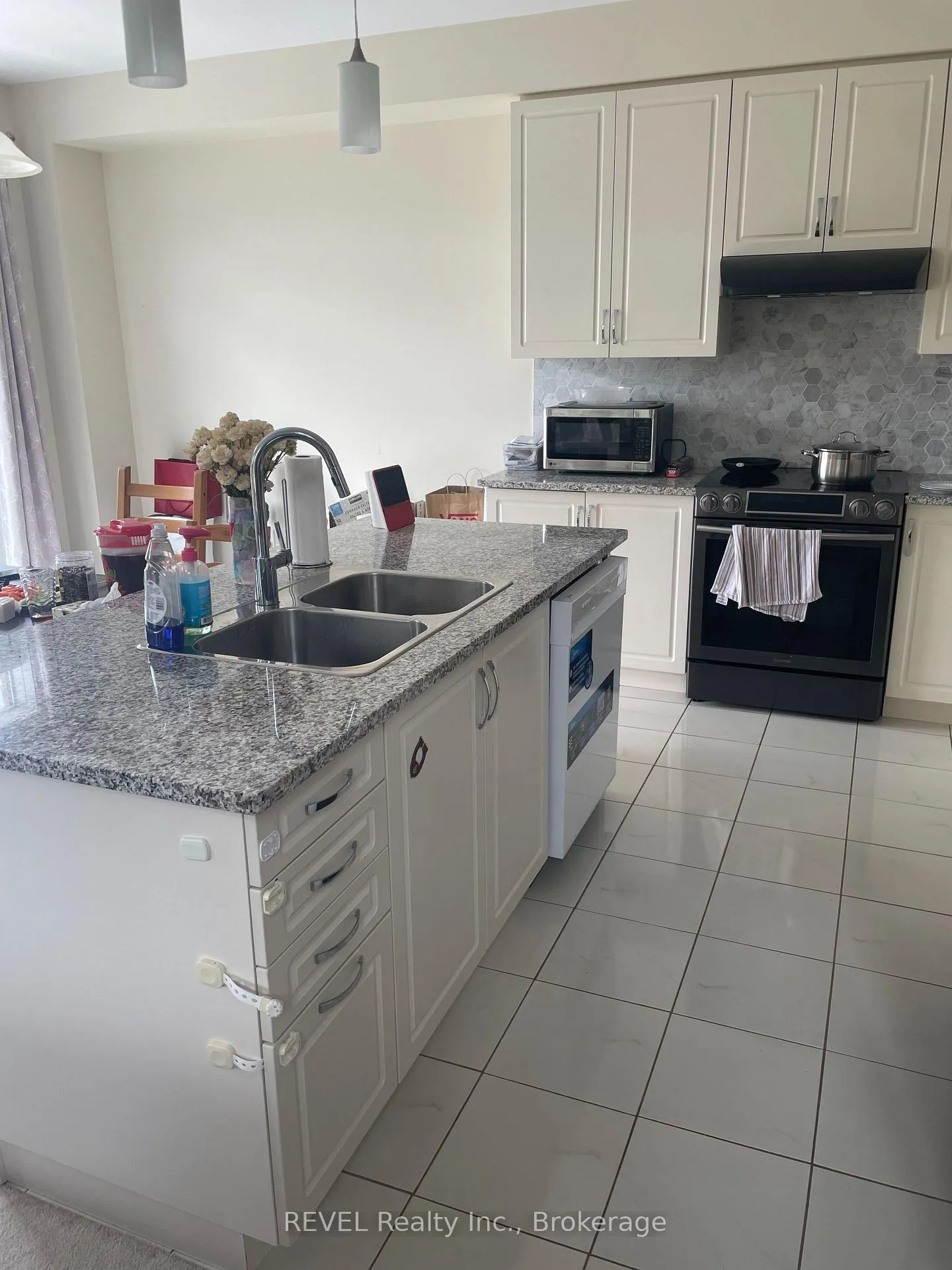 Photo 9 of 7755 Black Maple Drive, Niagara Falls, Brown — HOMEH