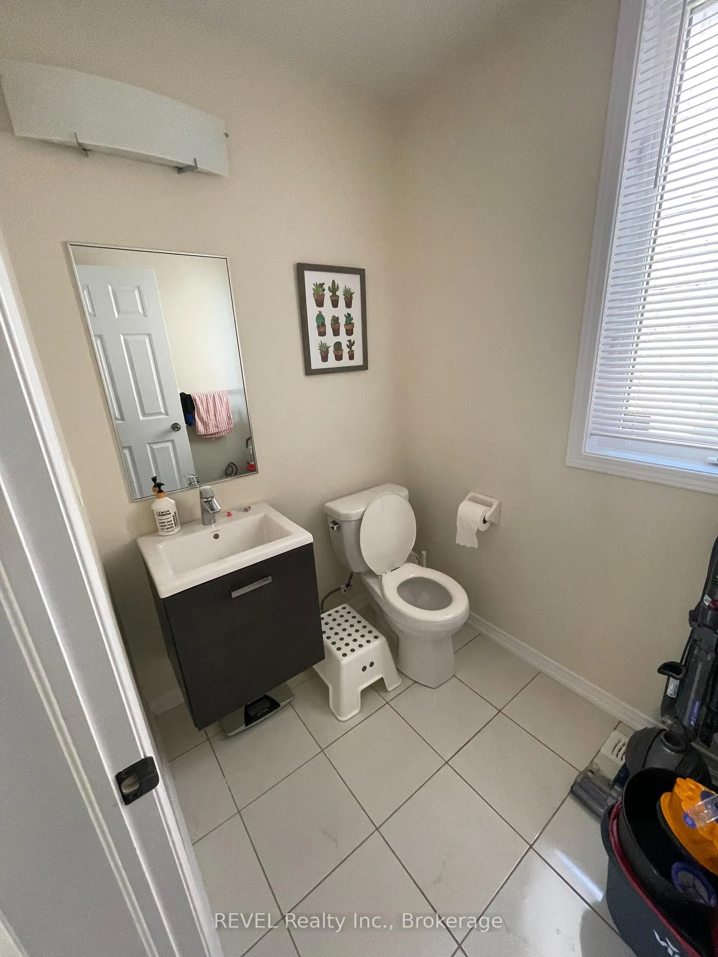 Photo 10 of 7755 Black Maple Drive, Niagara Falls, Brown — HOMEH