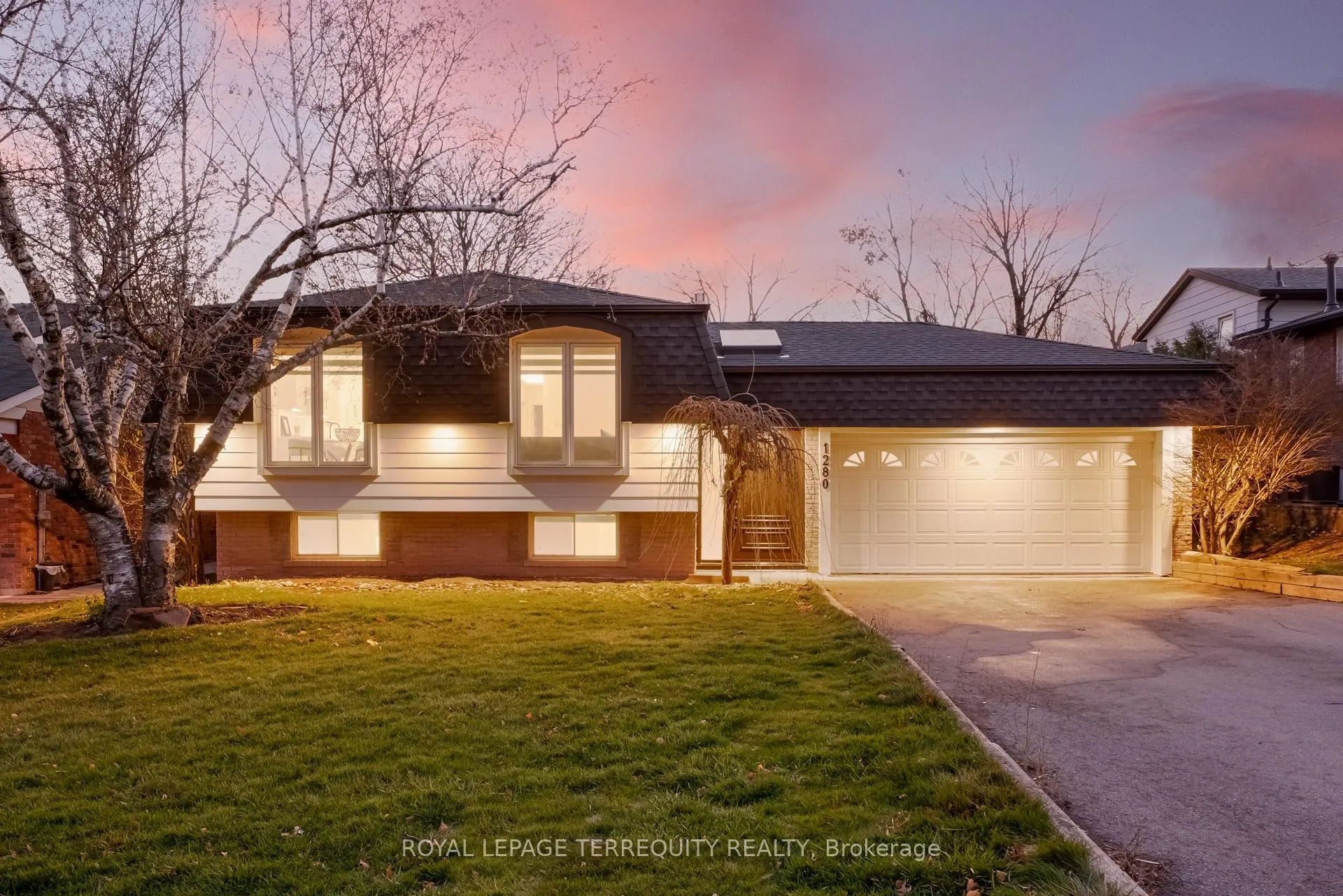 Front of 1280 Hart Crescent