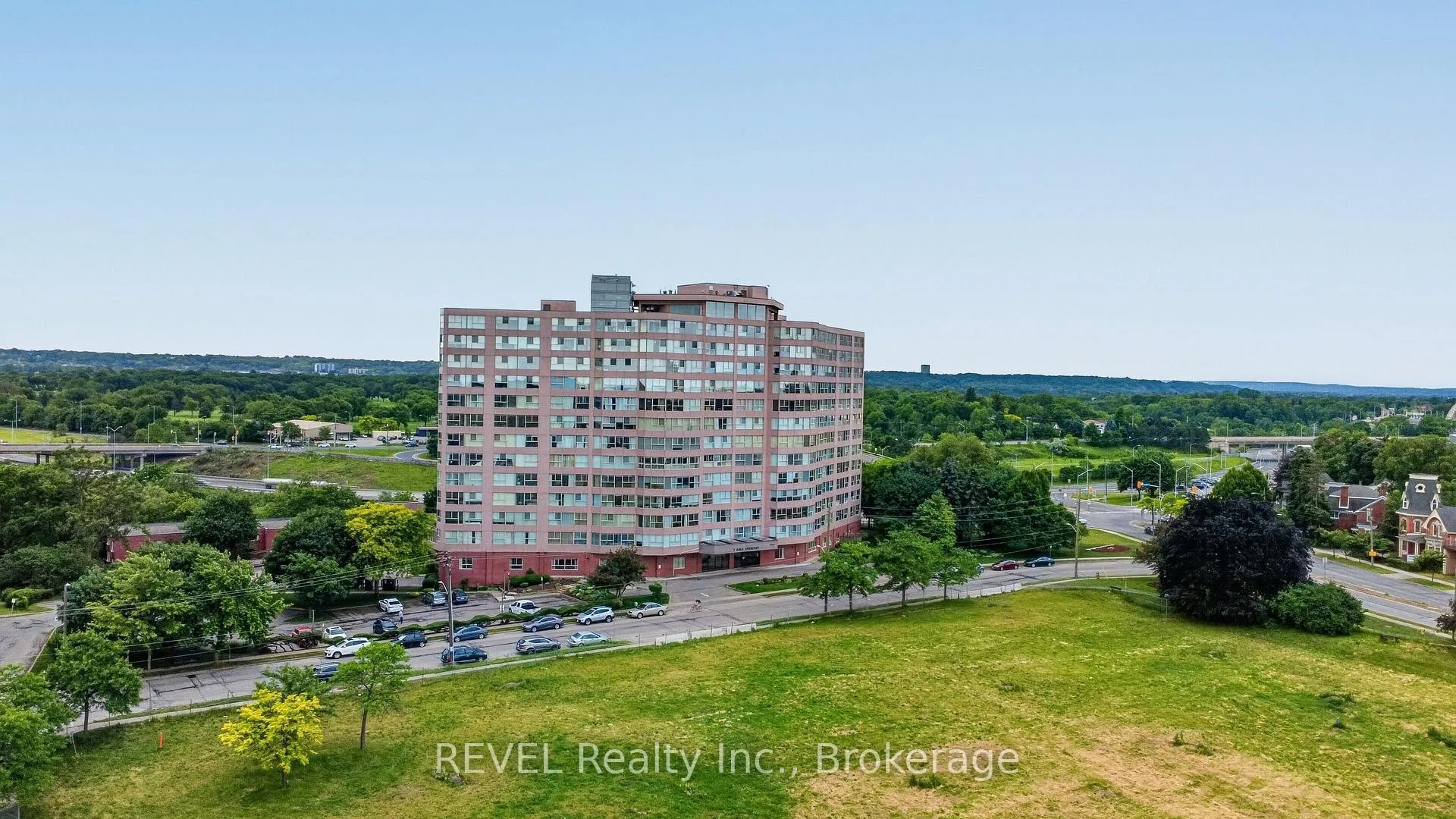 Photo 3 of Unit 207, 7 Gale Crescent, St. Catharines, E. Chester — HOMEH