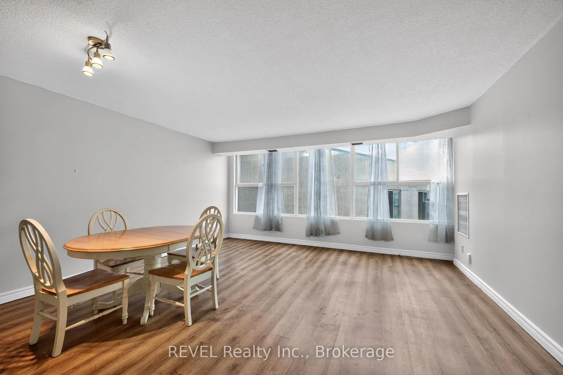 Photo 12 of Unit 207, 7 Gale Crescent, St. Catharines, E. Chester — HOMEH