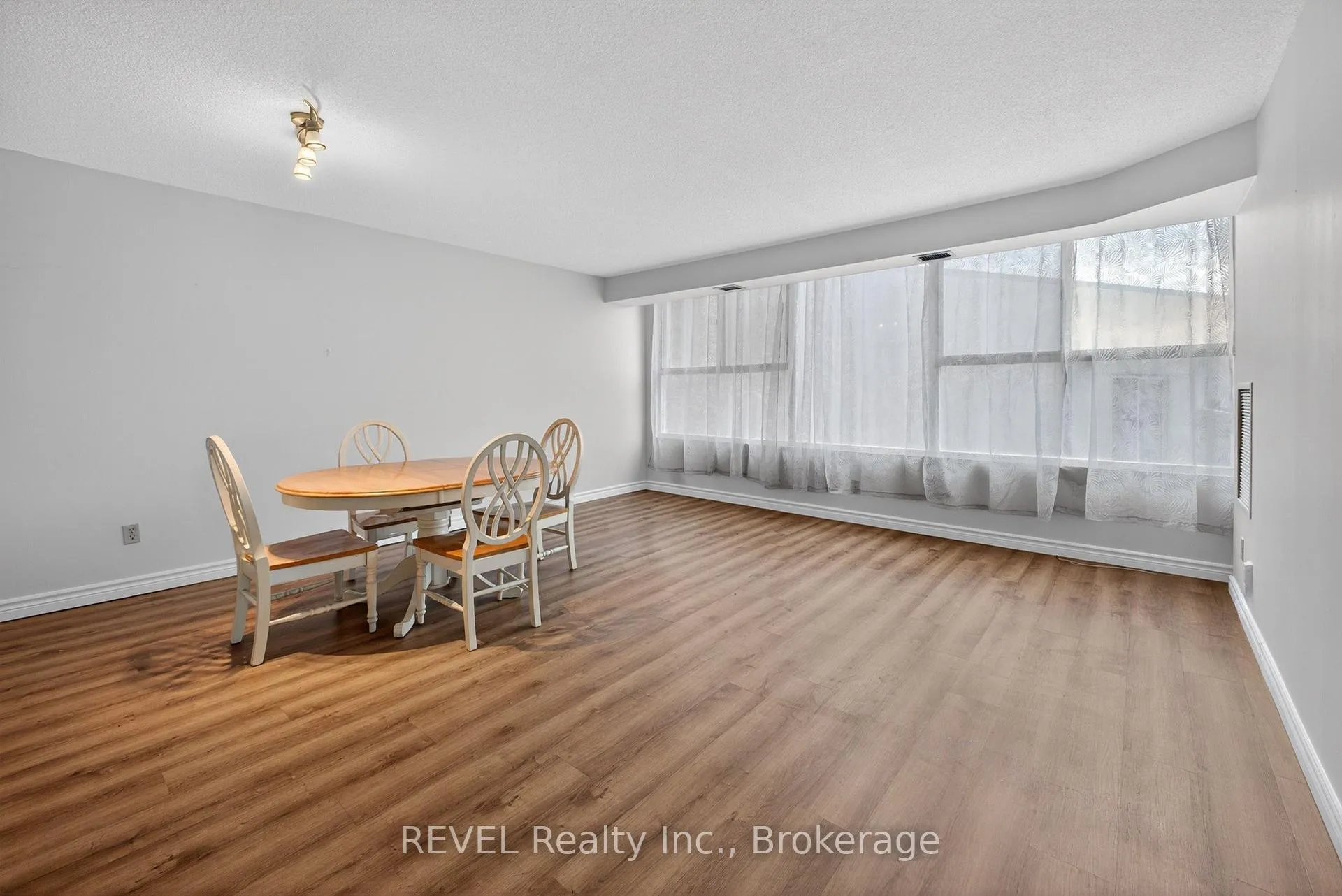 Photo 13 of Unit 207, 7 Gale Crescent, St. Catharines, E. Chester — HOMEH