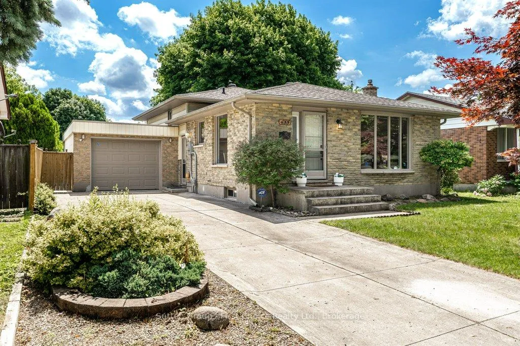 Photo 2 of 488 Castlegrove Boulevard, London, North K — HOMEH