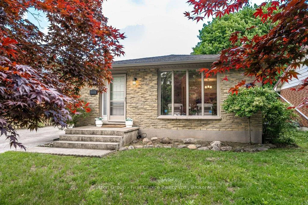Photo 3 of 488 Castlegrove Boulevard, London, North K — HOMEH