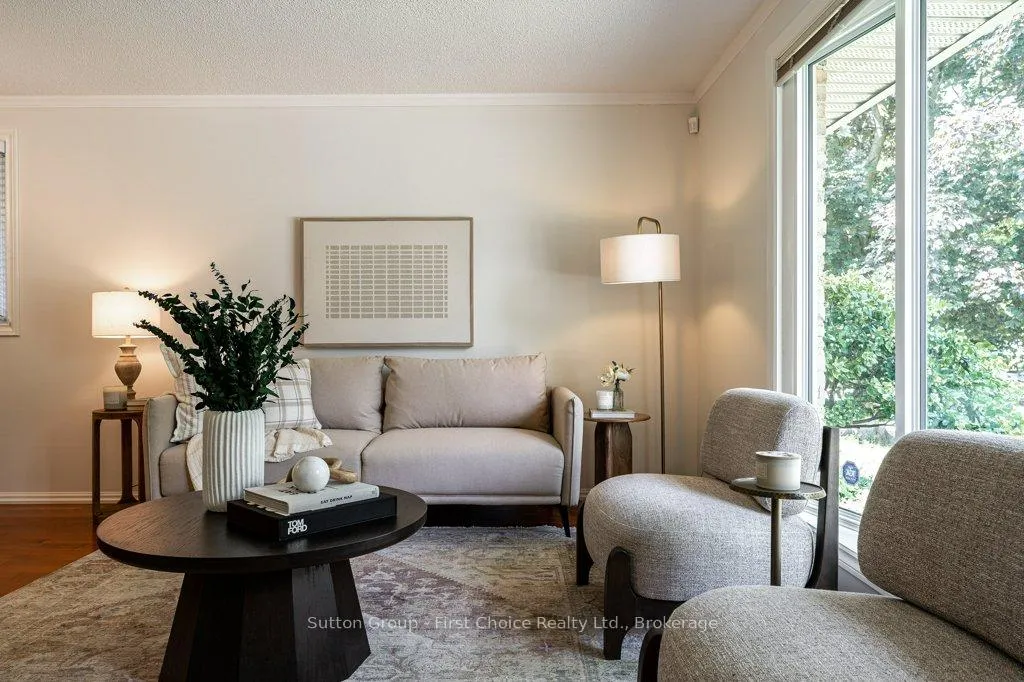 Photo 4 of 488 Castlegrove Boulevard, London, North K — HOMEH