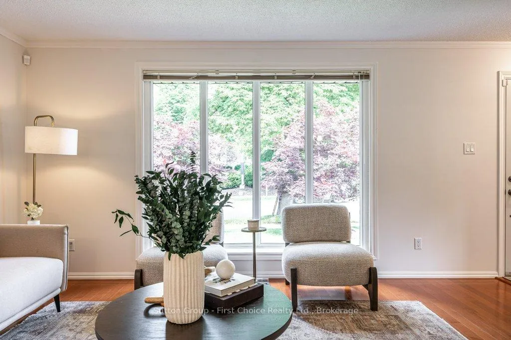 Photo 9 of 488 Castlegrove Boulevard, London, North K — HOMEH