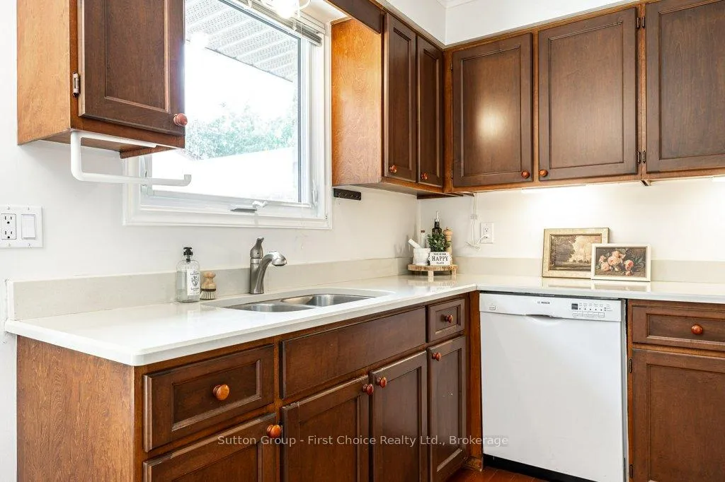 Photo 15 of 488 Castlegrove Boulevard, London, North K — HOMEH