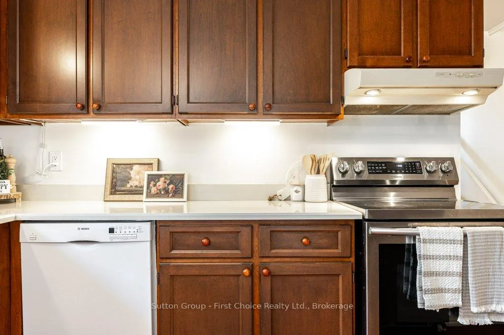 Photo 16 of 488 Castlegrove Boulevard, London, North K — HOMEH